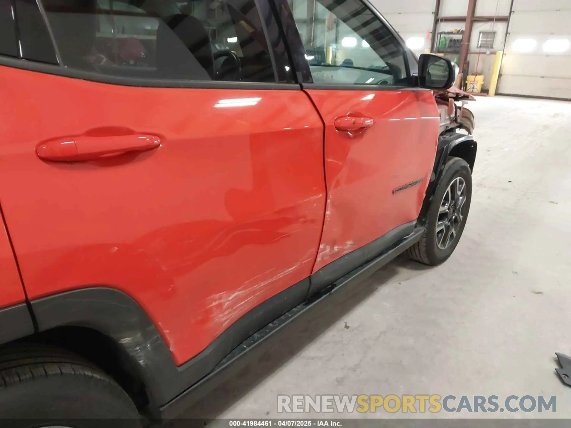 18 Фотография поврежденного автомобиля 3C4NJDDB3KT727726 JEEP COMPASS 2019