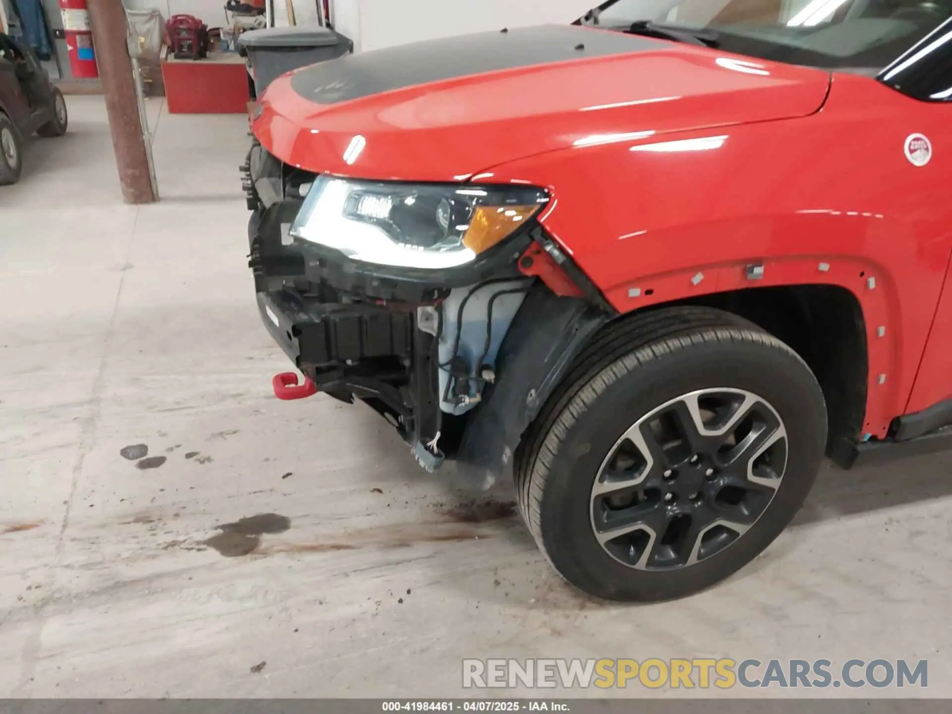 19 Фотография поврежденного автомобиля 3C4NJDDB3KT727726 JEEP COMPASS 2019