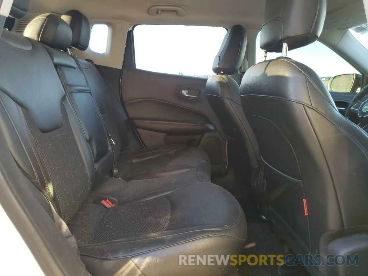 11 Photograph of a damaged car 3C4NJDDB3KT733154 JEEP COMPASS 2019