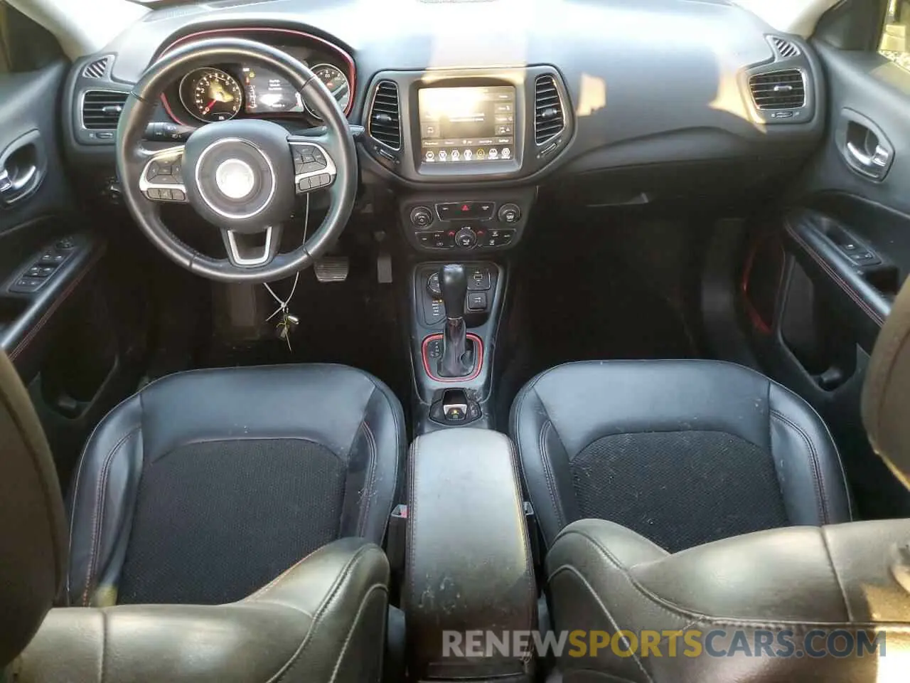 8 Photograph of a damaged car 3C4NJDDB3KT733154 JEEP COMPASS 2019