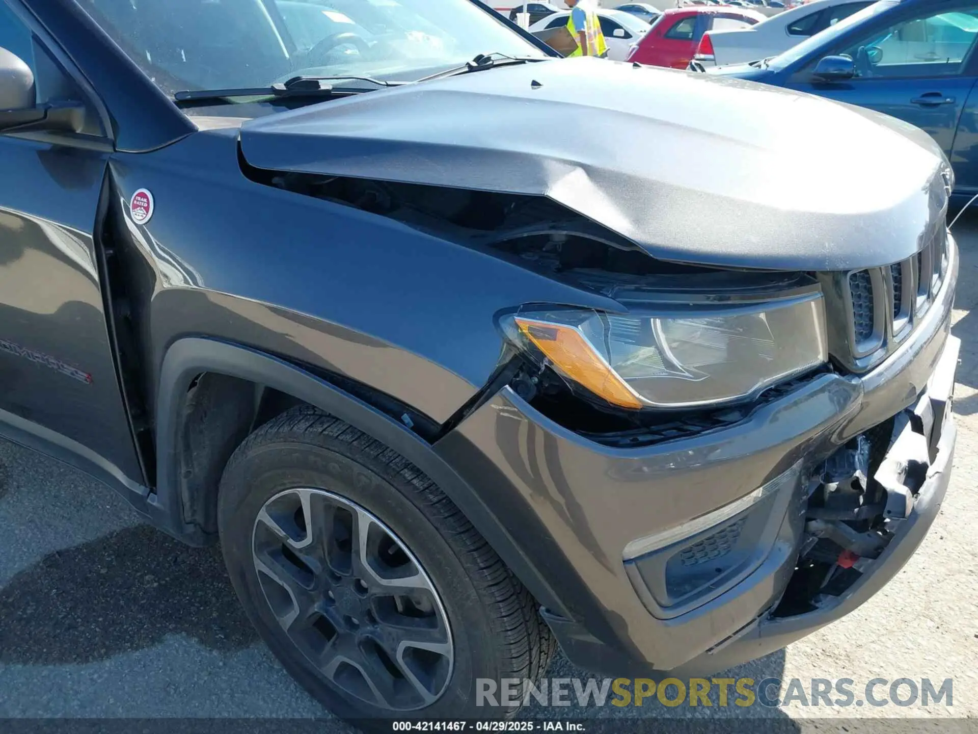 6 Фотография поврежденного автомобиля 3C4NJDDB3KT759849 JEEP COMPASS 2019