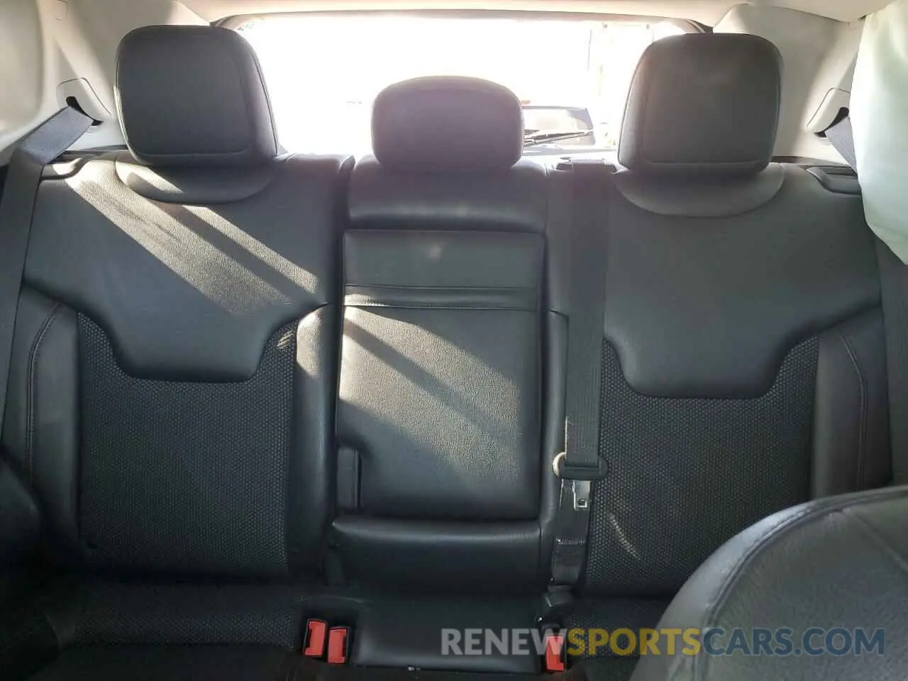 10 Photograph of a damaged car 3C4NJDDB4KT665284 JEEP COMPASS 2019
