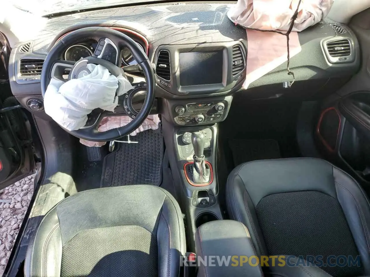 8 Photograph of a damaged car 3C4NJDDB4KT665284 JEEP COMPASS 2019