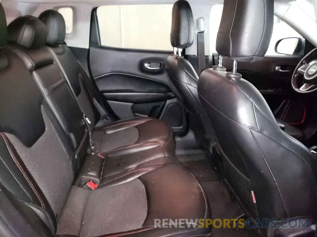 11 Photograph of a damaged car 3C4NJDDB4KT665379 JEEP COMPASS 2019