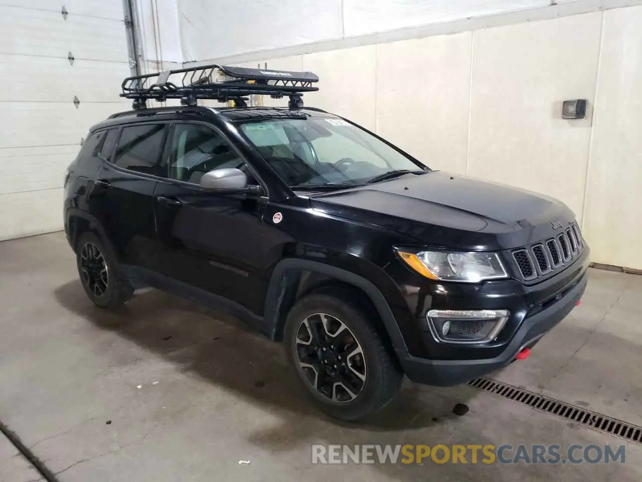 4 Photograph of a damaged car 3C4NJDDB4KT665379 JEEP COMPASS 2019
