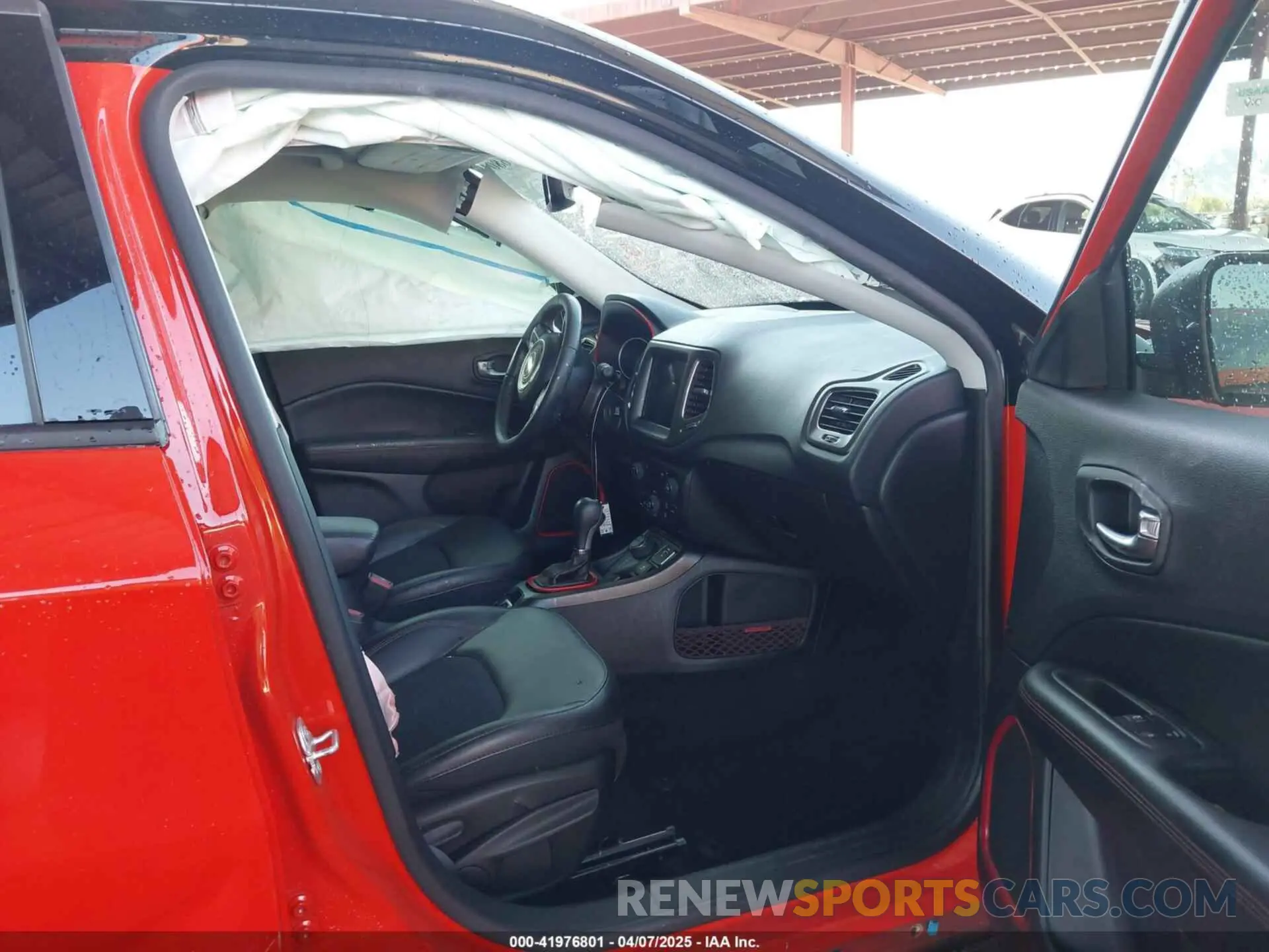 5 Photograph of a damaged car 3C4NJDDB4KT690735 JEEP COMPASS 2019