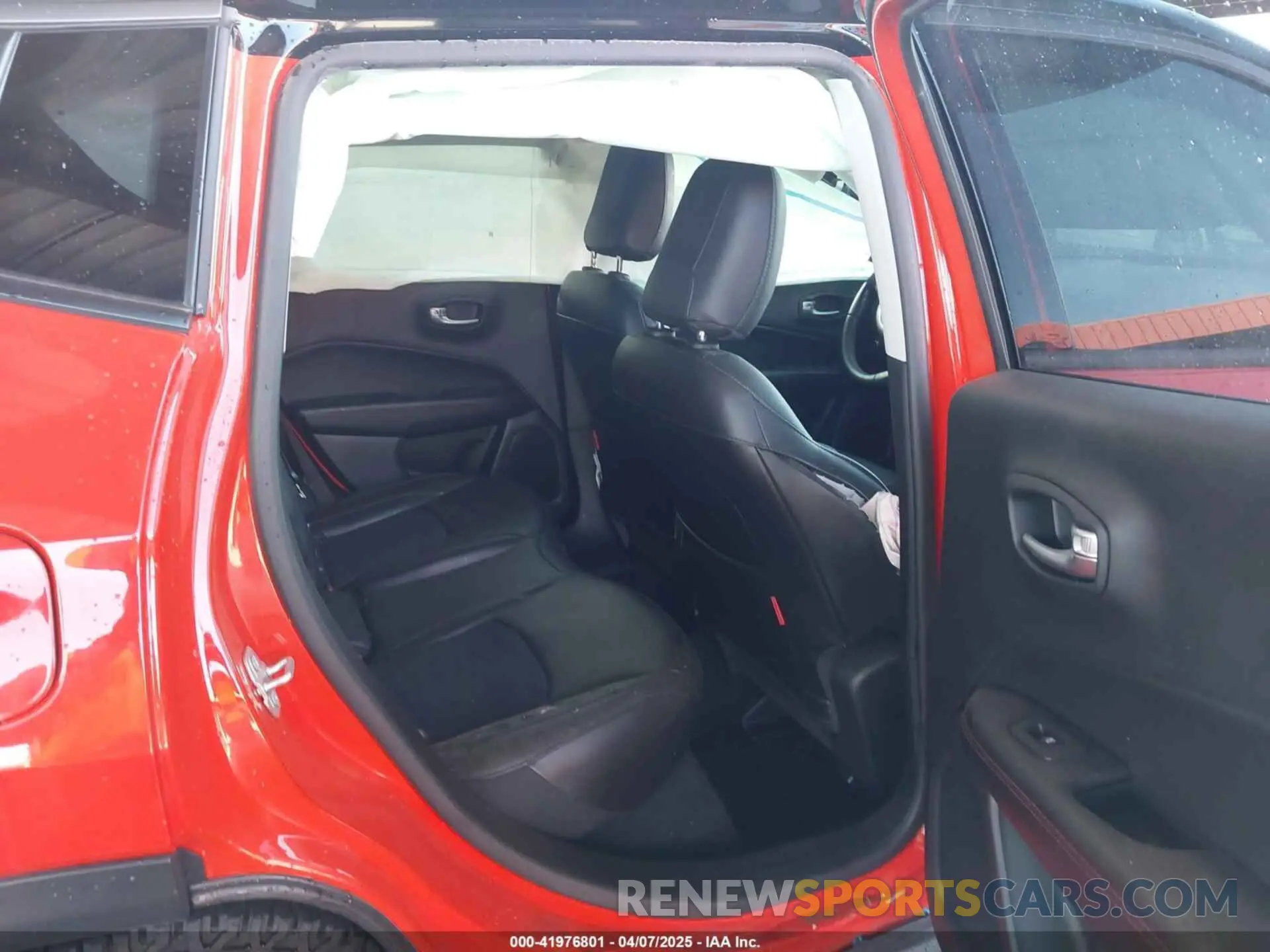 8 Photograph of a damaged car 3C4NJDDB4KT690735 JEEP COMPASS 2019