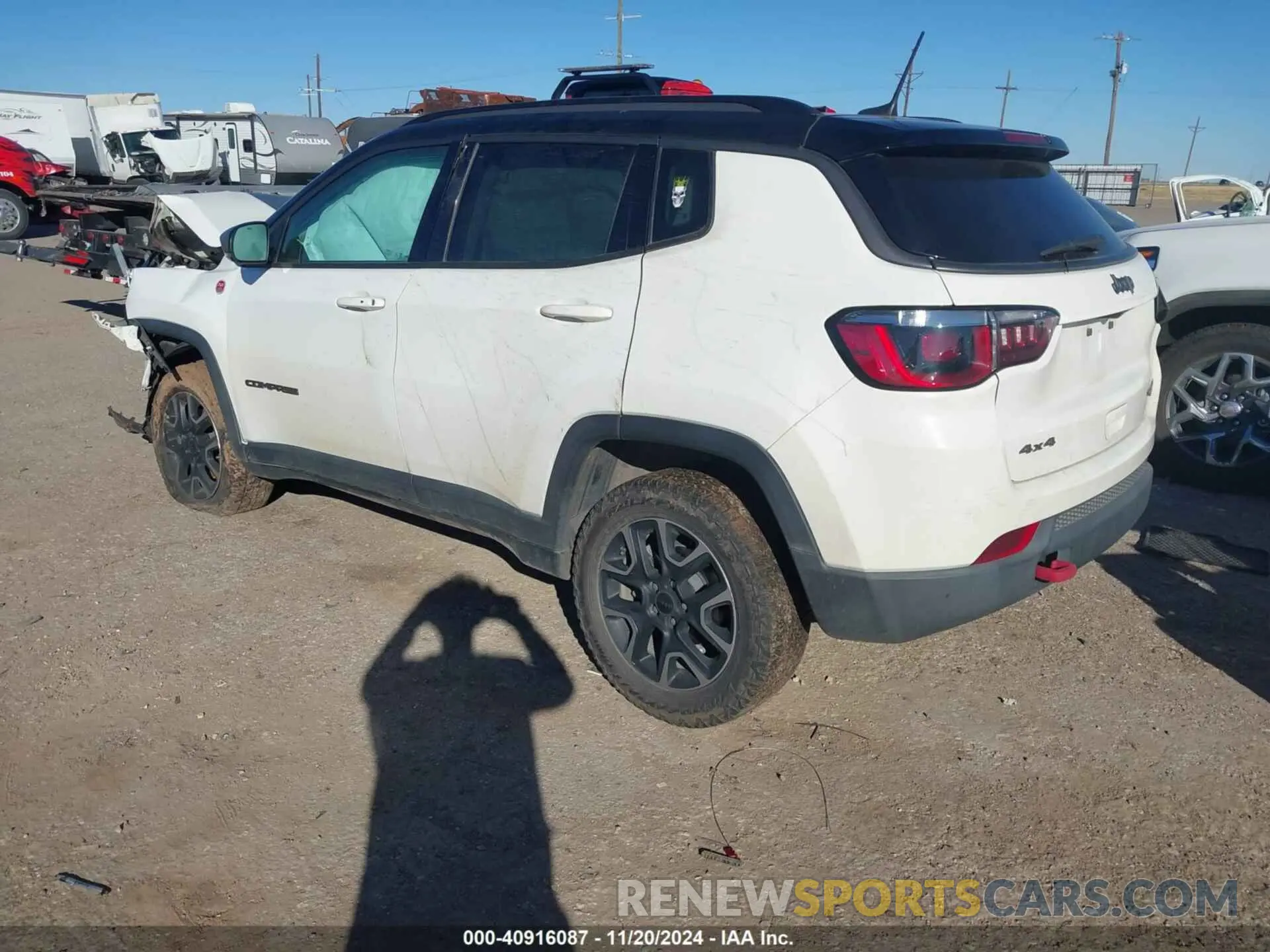 3 Photograph of a damaged car 3C4NJDDB4KT748018 JEEP COMPASS 2019