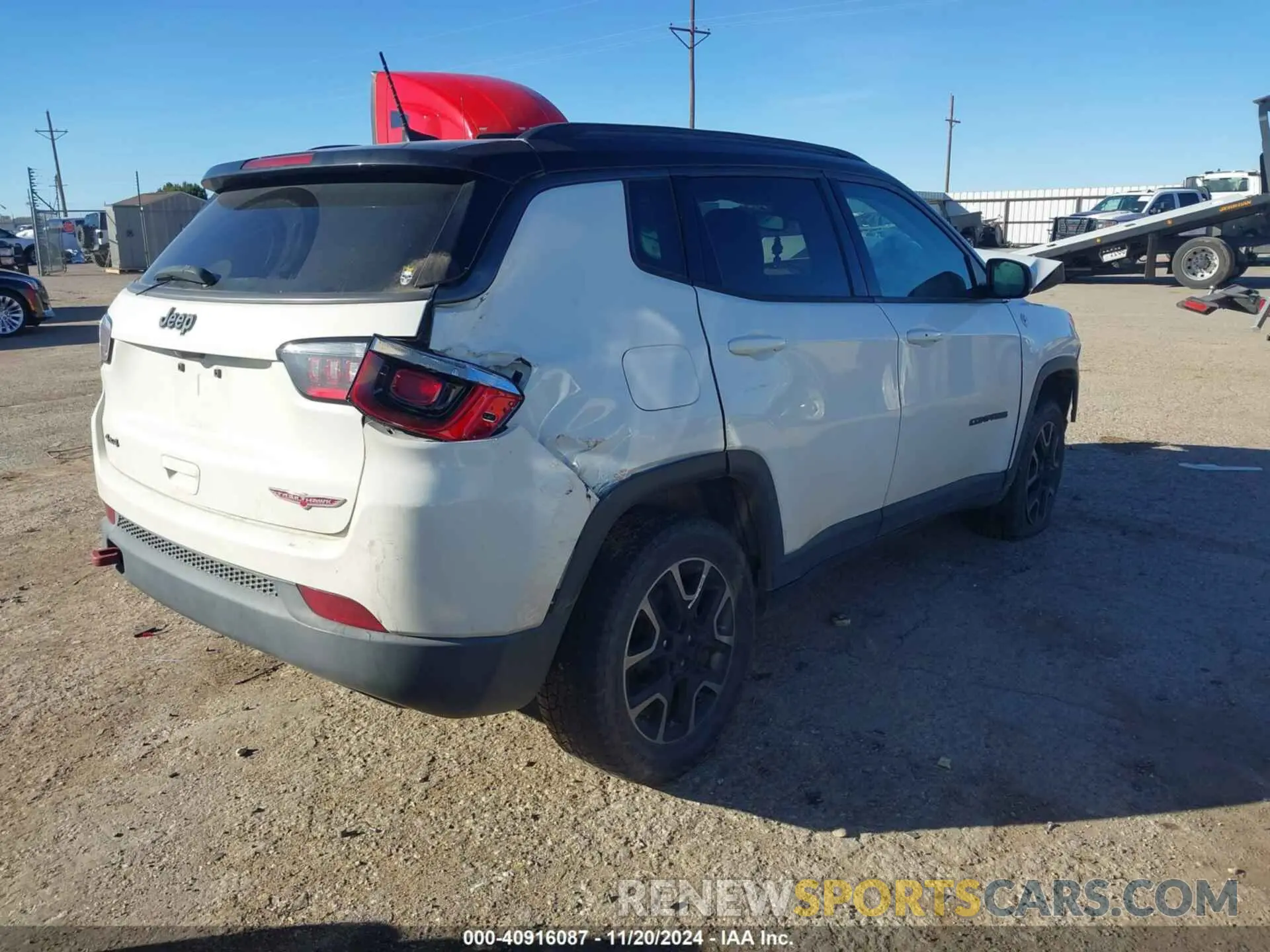 4 Photograph of a damaged car 3C4NJDDB4KT748018 JEEP COMPASS 2019