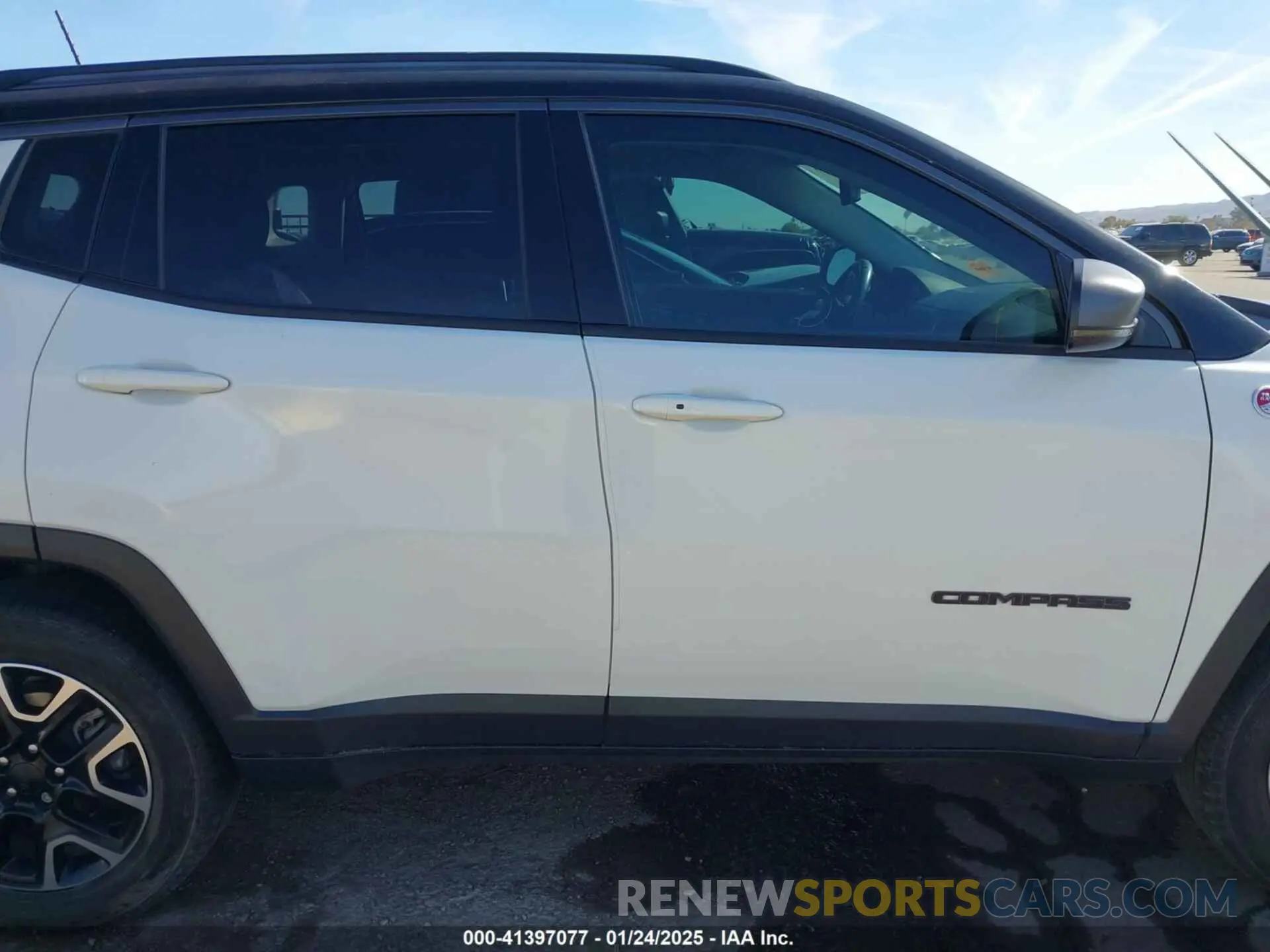 13 Photograph of a damaged car 3C4NJDDB4KT849348 JEEP COMPASS 2019