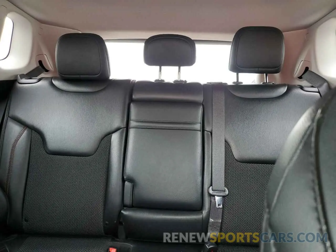 10 Photograph of a damaged car 3C4NJDDB5KT597819 JEEP COMPASS 2019