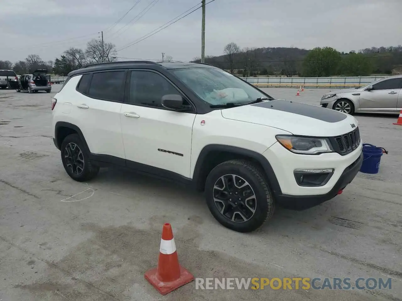 4 Photograph of a damaged car 3C4NJDDB5KT599022 JEEP COMPASS 2019