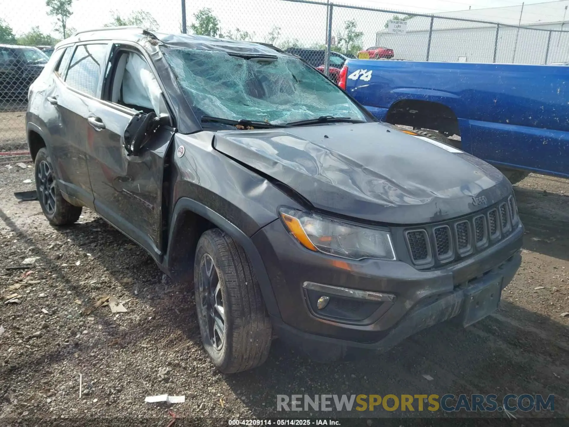 1 Photograph of a damaged car 3C4NJDDB5KT722107 JEEP COMPASS 2019