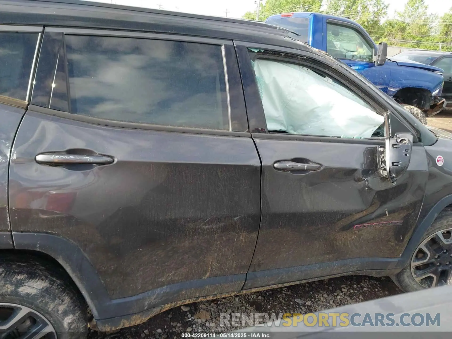 14 Photograph of a damaged car 3C4NJDDB5KT722107 JEEP COMPASS 2019