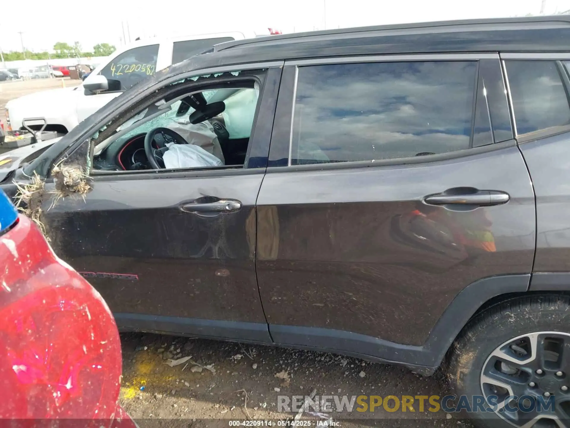 15 Photograph of a damaged car 3C4NJDDB5KT722107 JEEP COMPASS 2019
