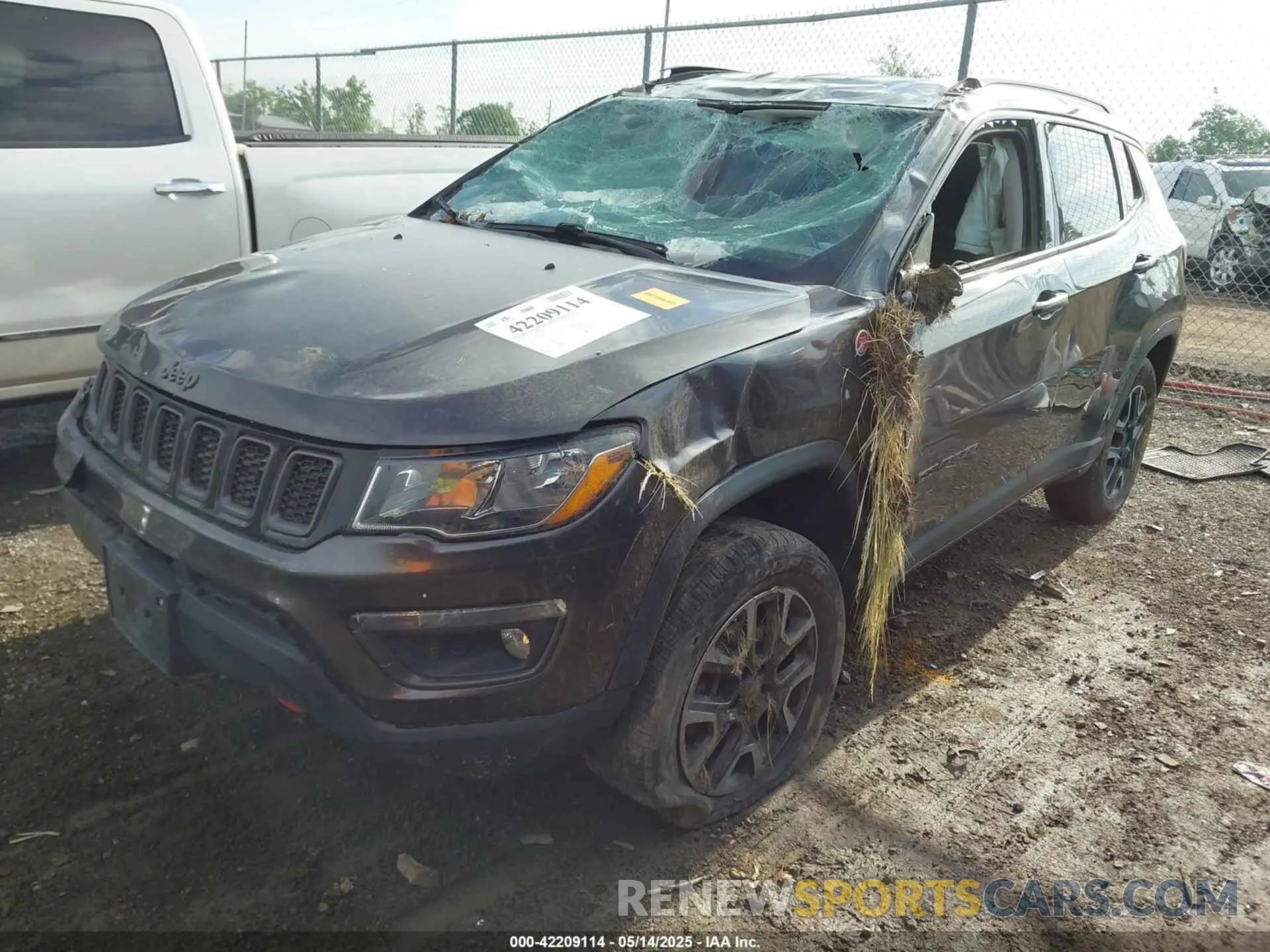 2 Photograph of a damaged car 3C4NJDDB5KT722107 JEEP COMPASS 2019