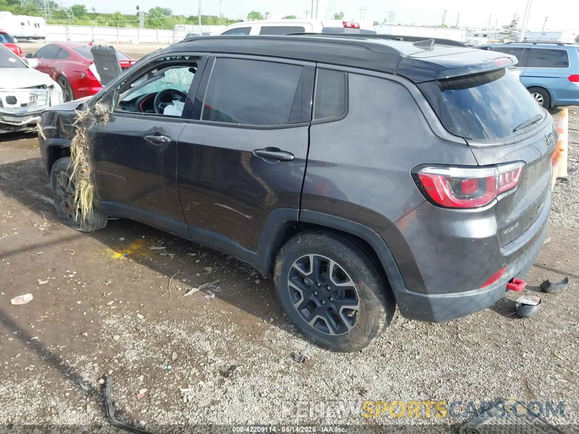 3 Photograph of a damaged car 3C4NJDDB5KT722107 JEEP COMPASS 2019