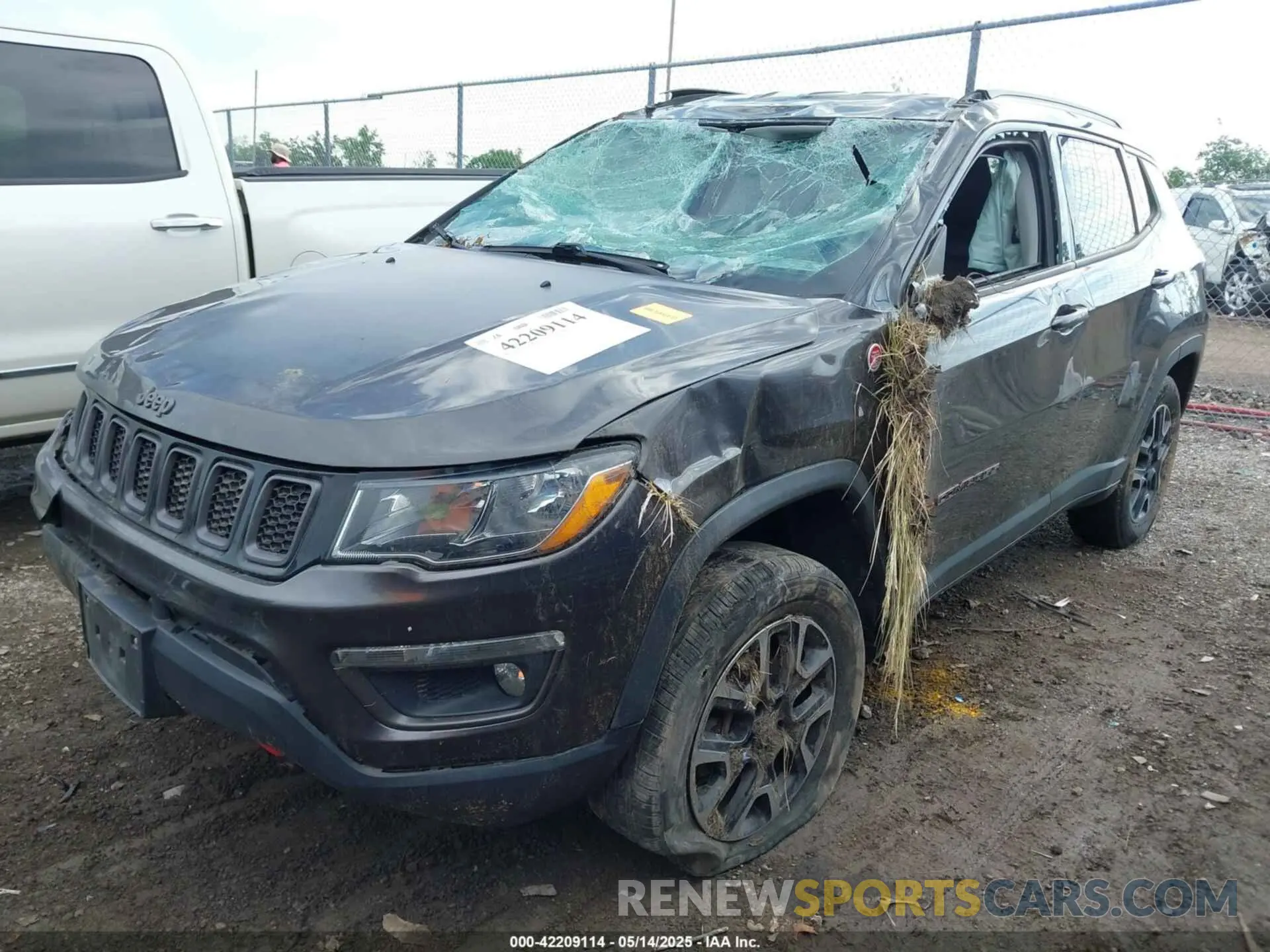 6 Photograph of a damaged car 3C4NJDDB5KT722107 JEEP COMPASS 2019