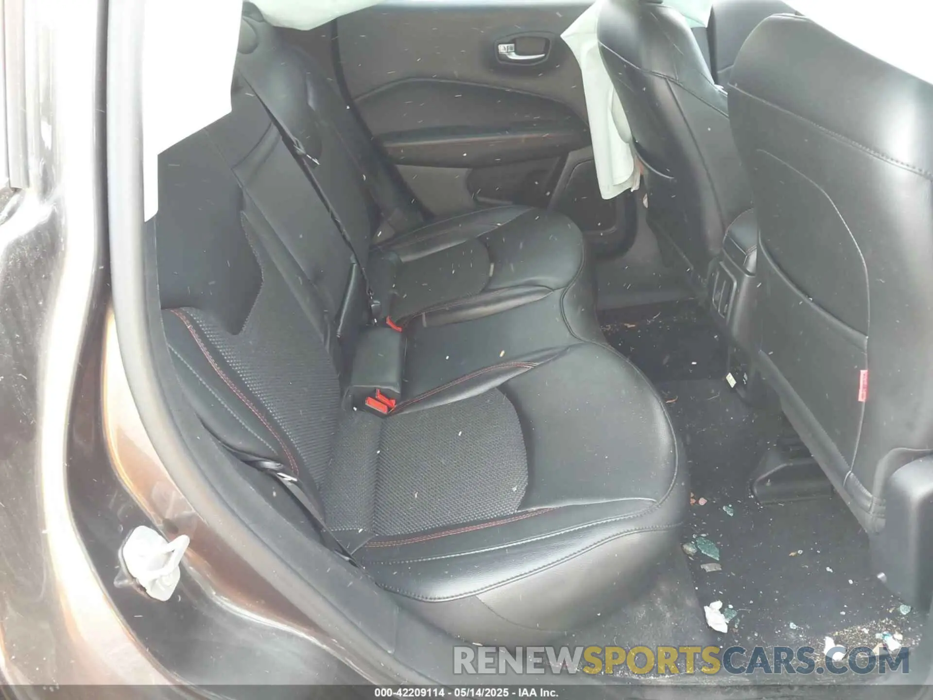 8 Photograph of a damaged car 3C4NJDDB5KT722107 JEEP COMPASS 2019
