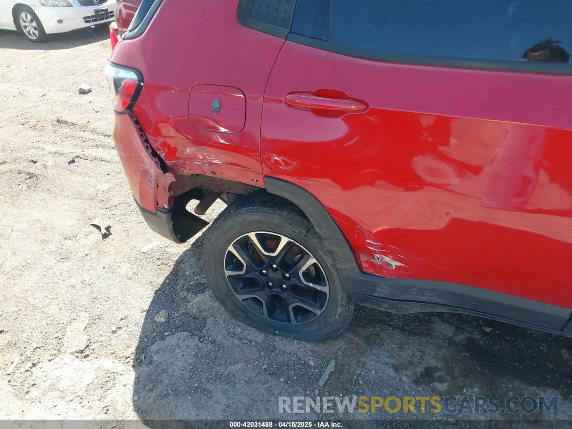 17 Photograph of a damaged car 3C4NJDDB7KT681947 JEEP COMPASS 2019