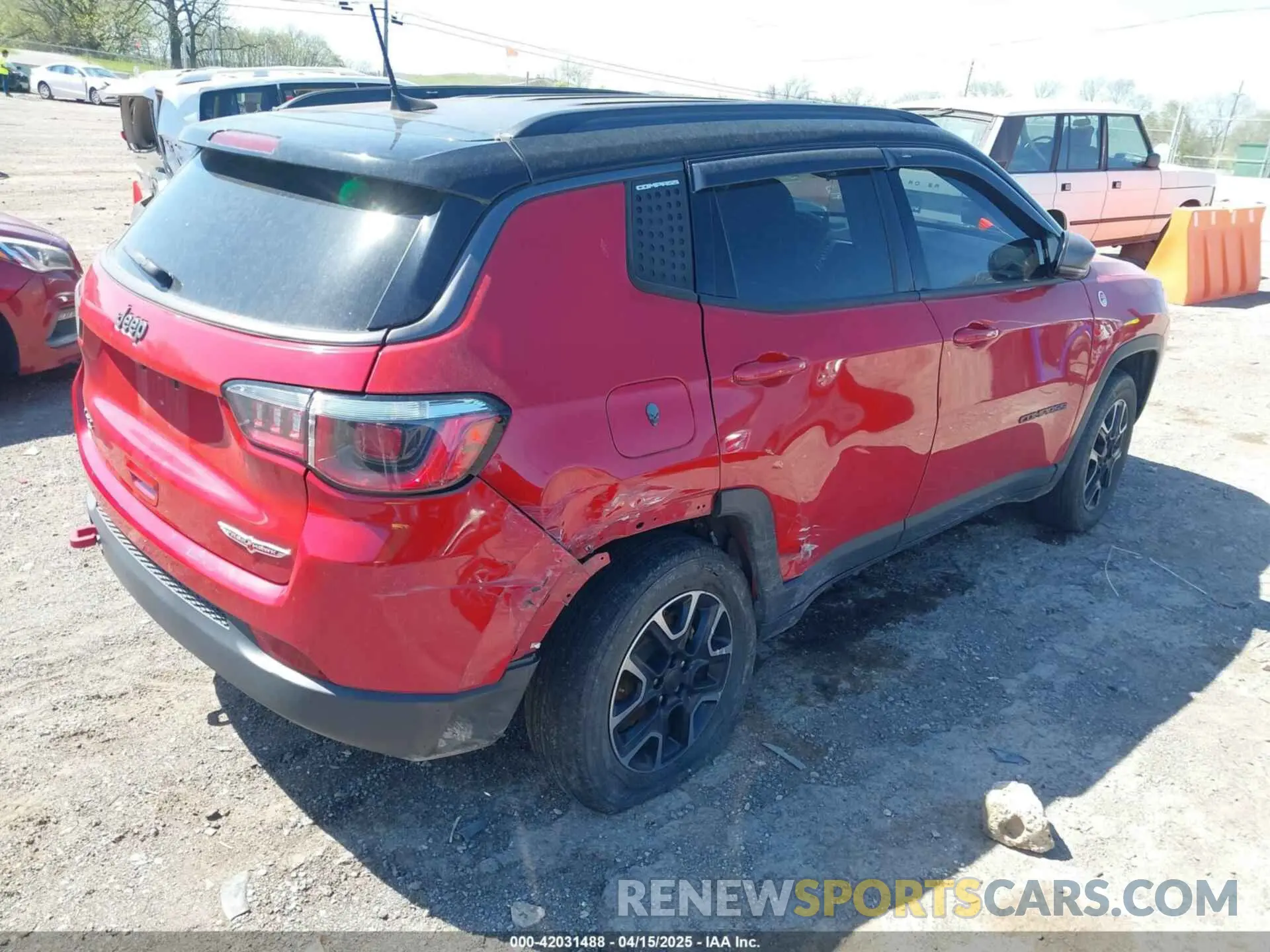 4 Photograph of a damaged car 3C4NJDDB7KT681947 JEEP COMPASS 2019