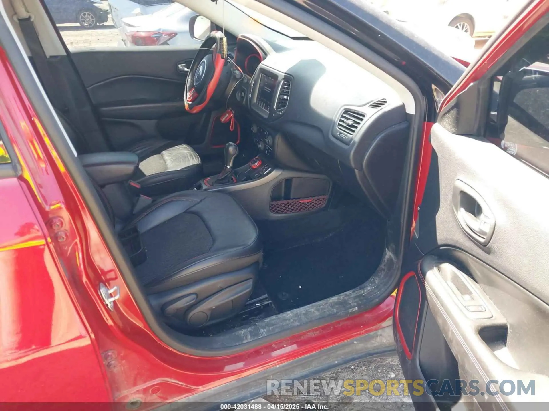 5 Photograph of a damaged car 3C4NJDDB7KT681947 JEEP COMPASS 2019