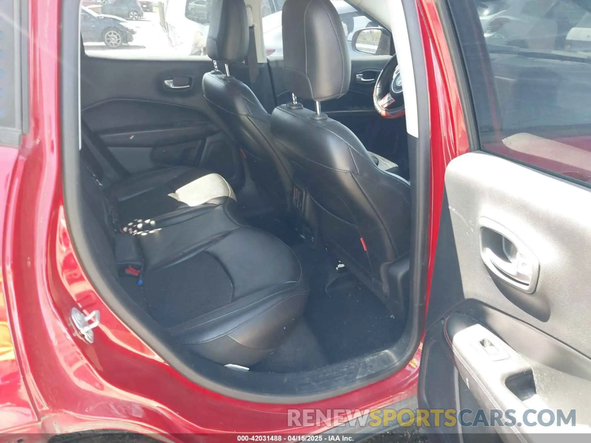 8 Photograph of a damaged car 3C4NJDDB7KT681947 JEEP COMPASS 2019