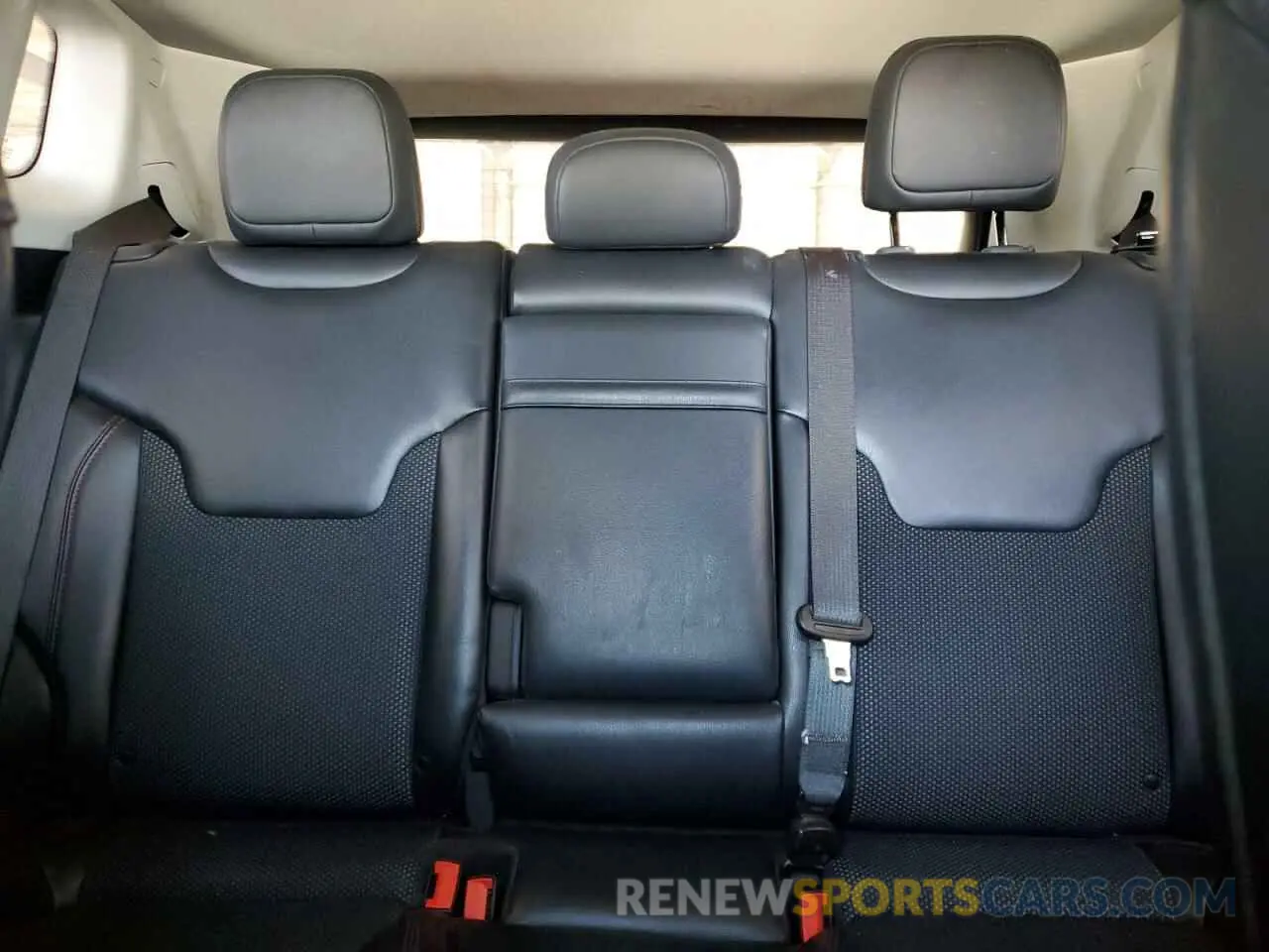 10 Photograph of a damaged car 3C4NJDDB8KT791261 JEEP COMPASS 2019