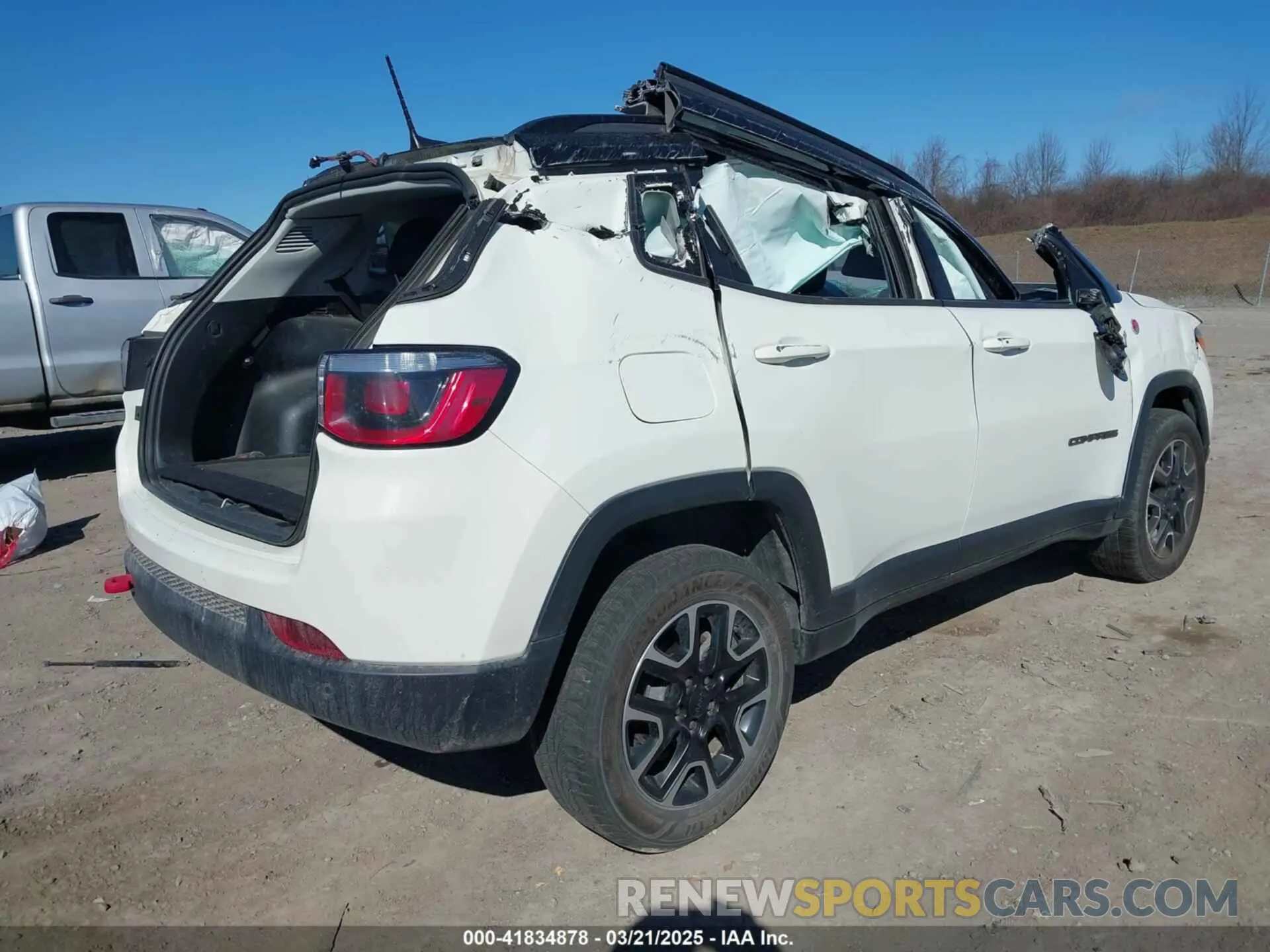 4 Photograph of a damaged car 3C4NJDDB8KT812982 JEEP COMPASS 2019