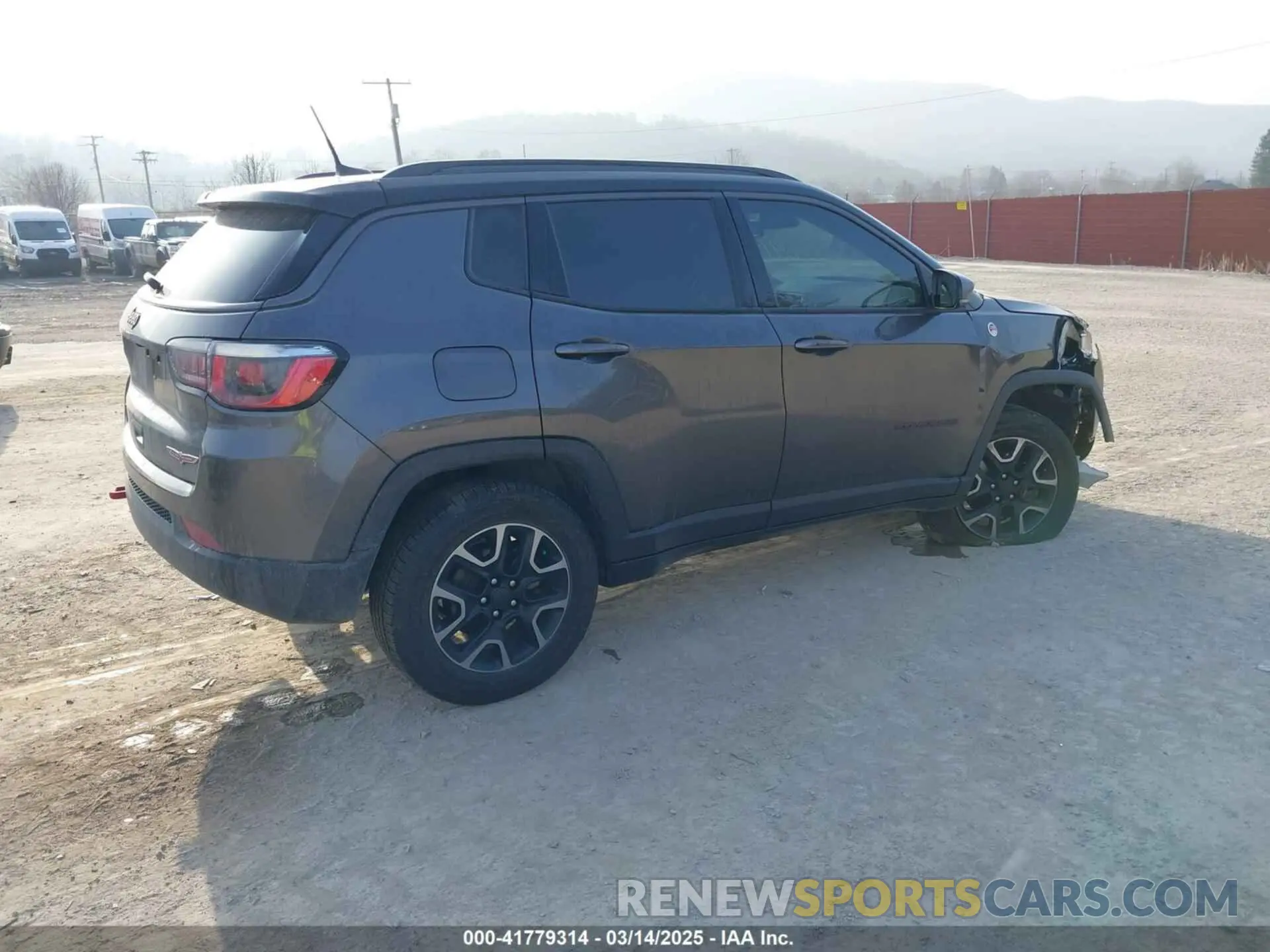 4 Photograph of a damaged car 3C4NJDDB9KT622415 JEEP COMPASS 2019