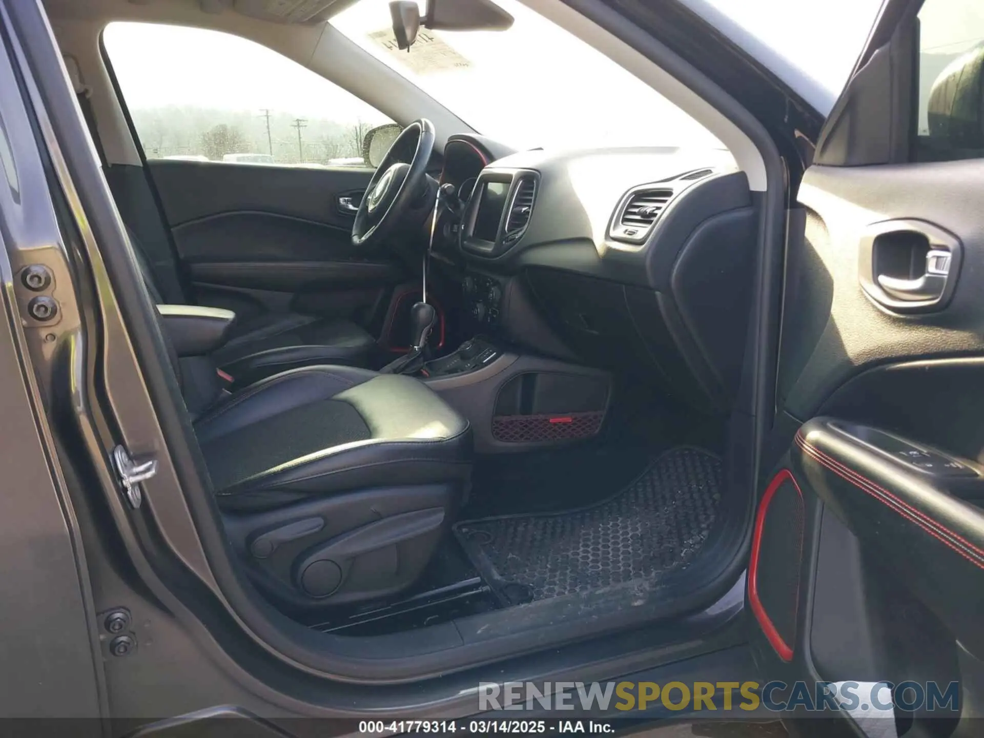 5 Photograph of a damaged car 3C4NJDDB9KT622415 JEEP COMPASS 2019