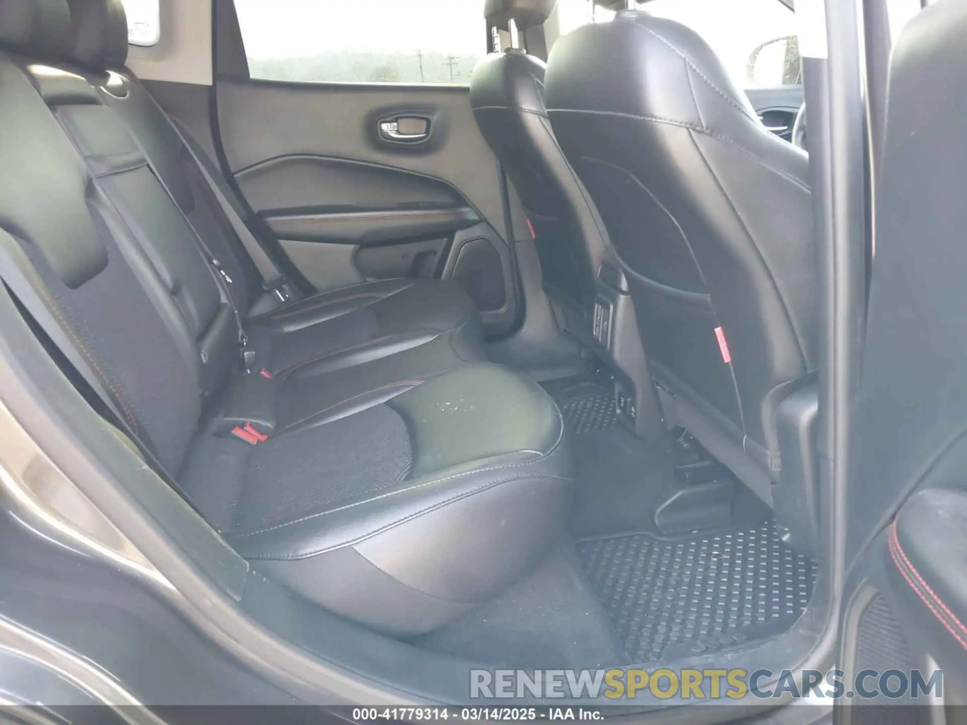 8 Photograph of a damaged car 3C4NJDDB9KT622415 JEEP COMPASS 2019