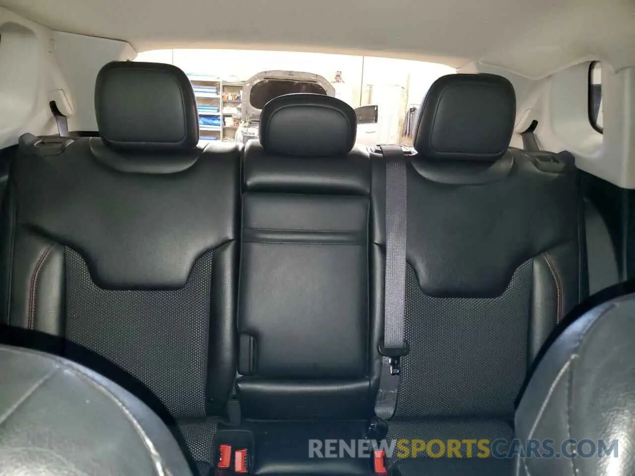 10 Photograph of a damaged car 3C4NJDDB9KT667905 JEEP COMPASS 2019