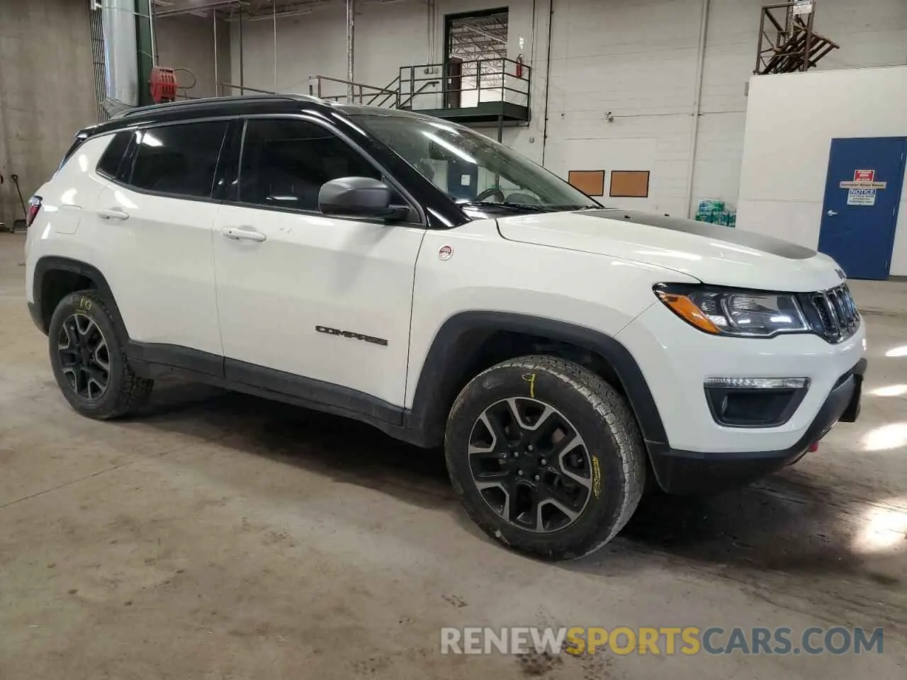 4 Photograph of a damaged car 3C4NJDDB9KT667905 JEEP COMPASS 2019