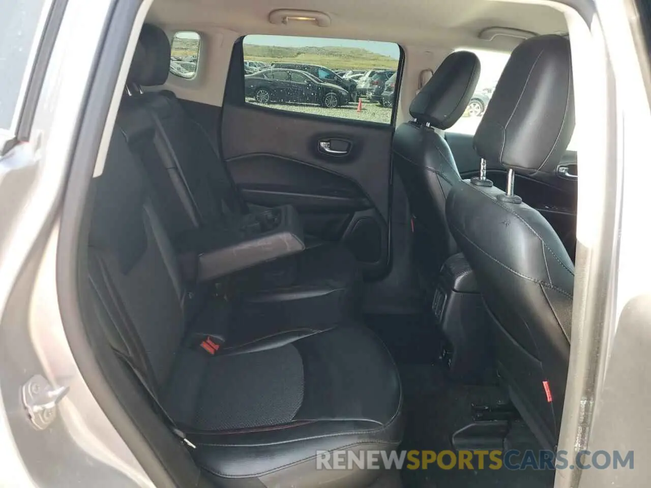 10 Photograph of a damaged car 3C4NJDDB9KT668858 JEEP COMPASS 2019