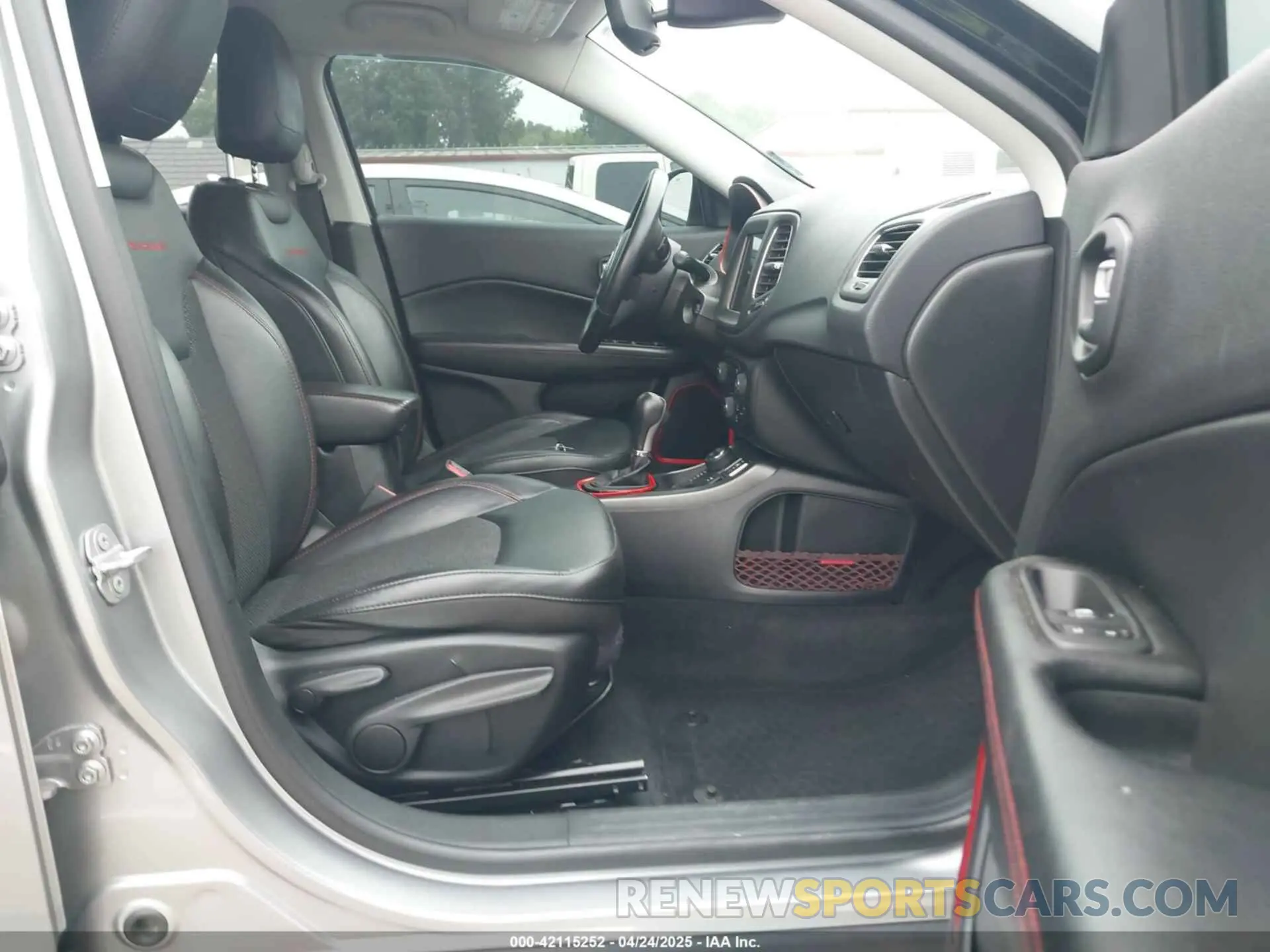 5 Фотография поврежденного автомобиля 3C4NJDDB9KT721767 JEEP COMPASS 2019