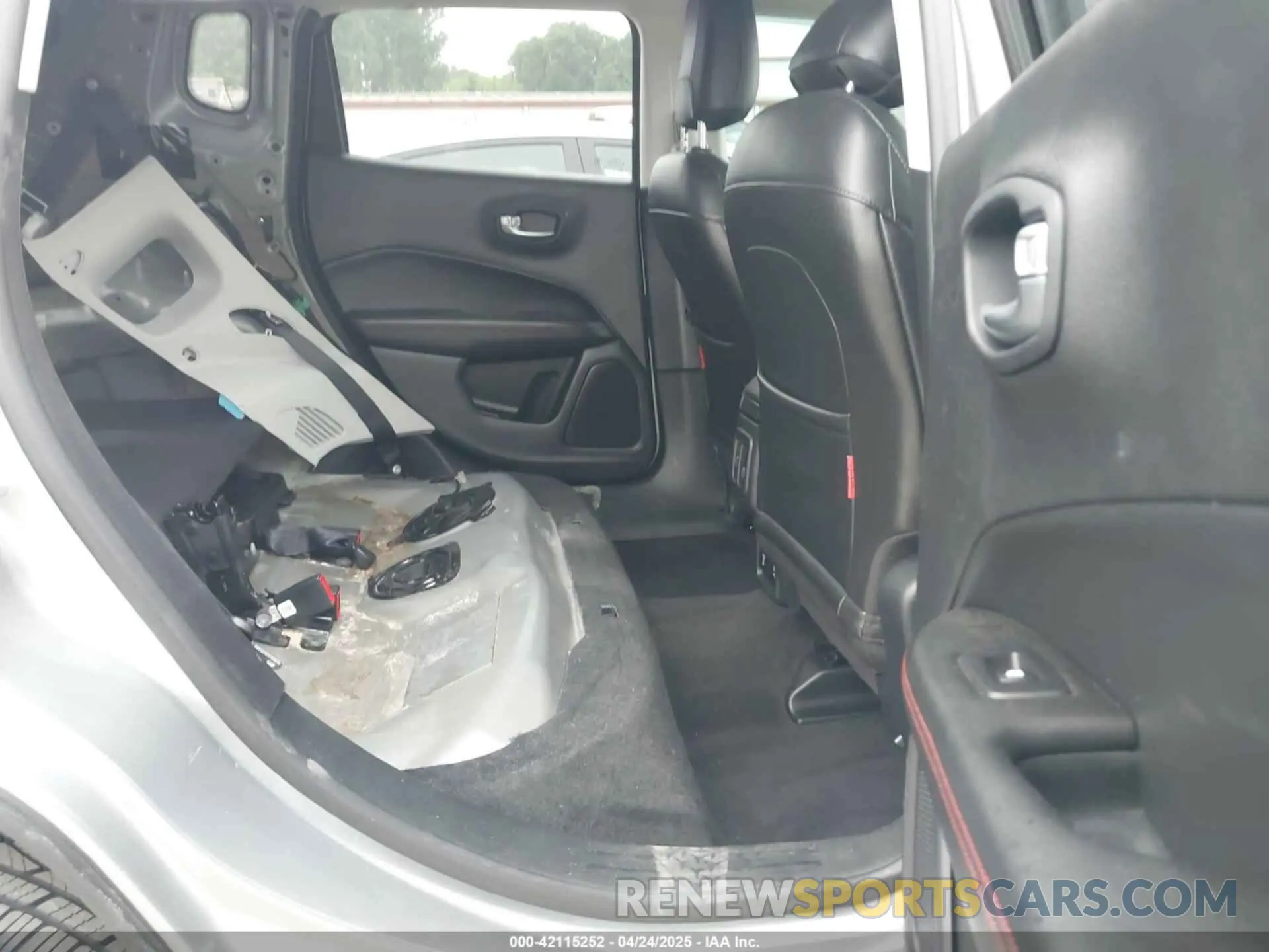 8 Фотография поврежденного автомобиля 3C4NJDDB9KT721767 JEEP COMPASS 2019