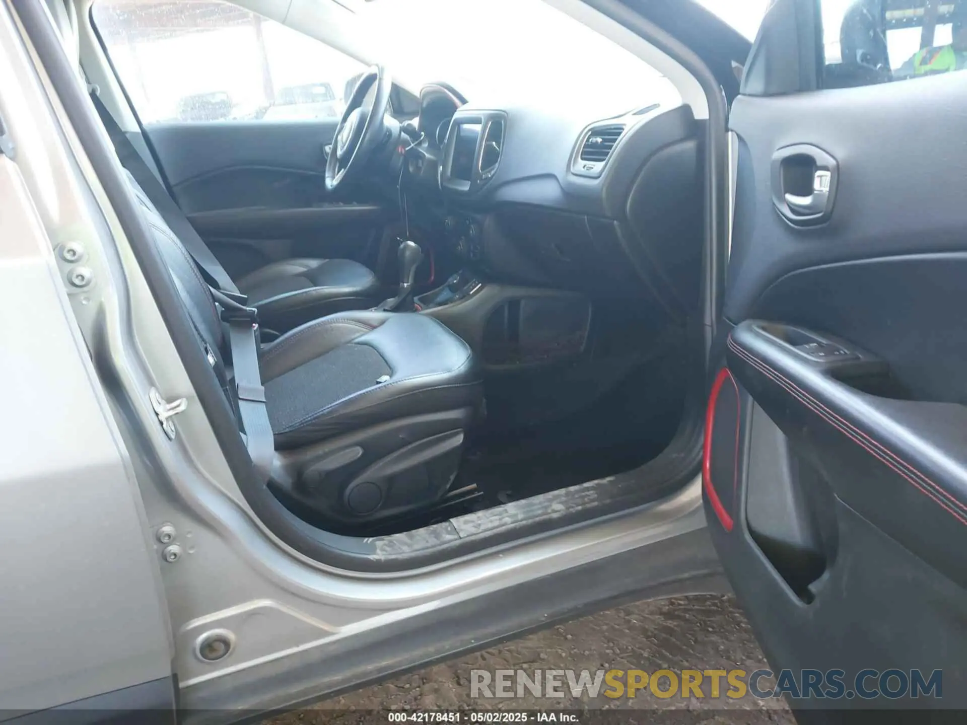 5 Photograph of a damaged car 3C4NJDDBXKT312953 JEEP COMPASS 2019