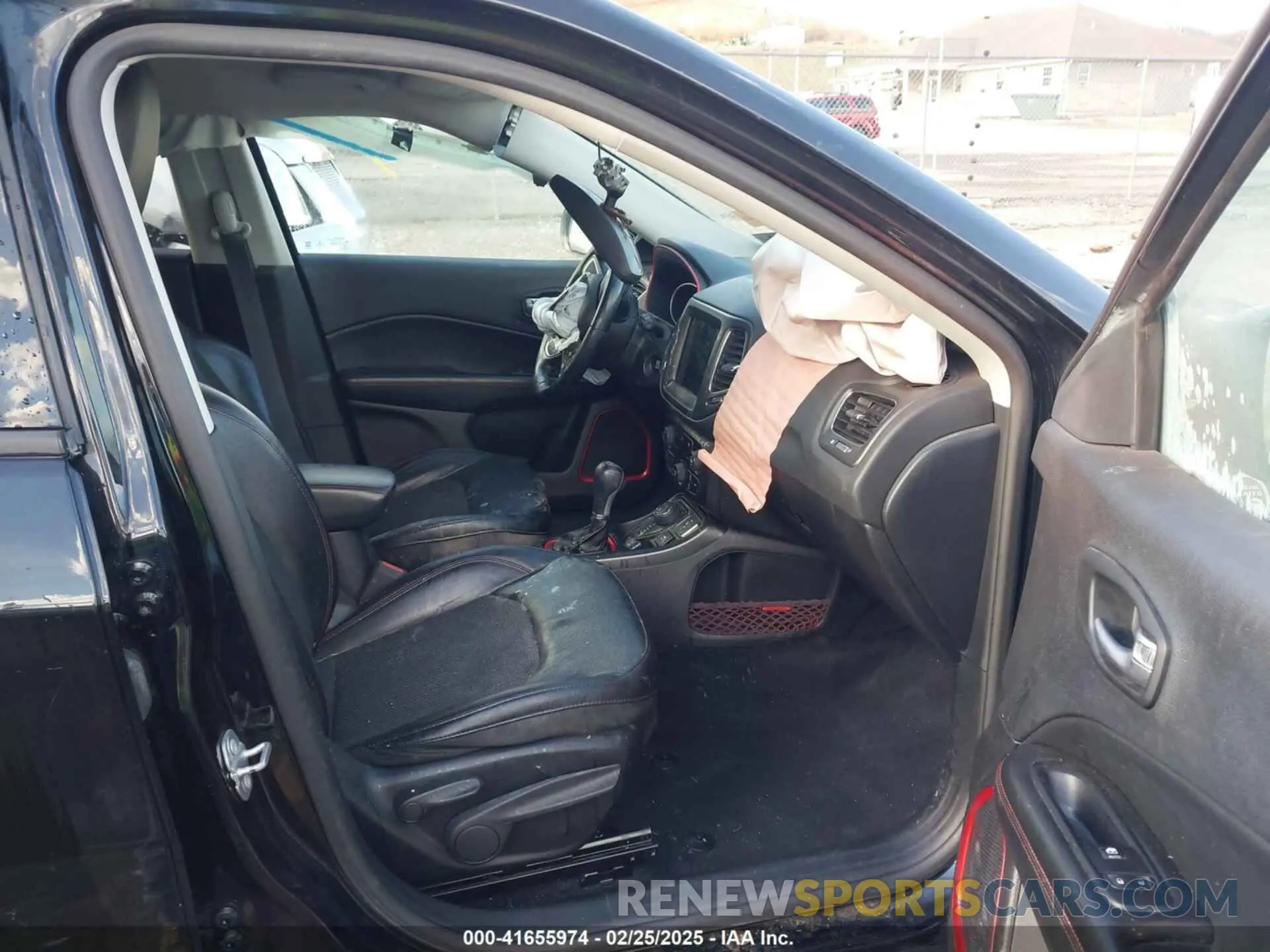 5 Photograph of a damaged car 3C4NJDDBXKT671364 JEEP COMPASS 2019