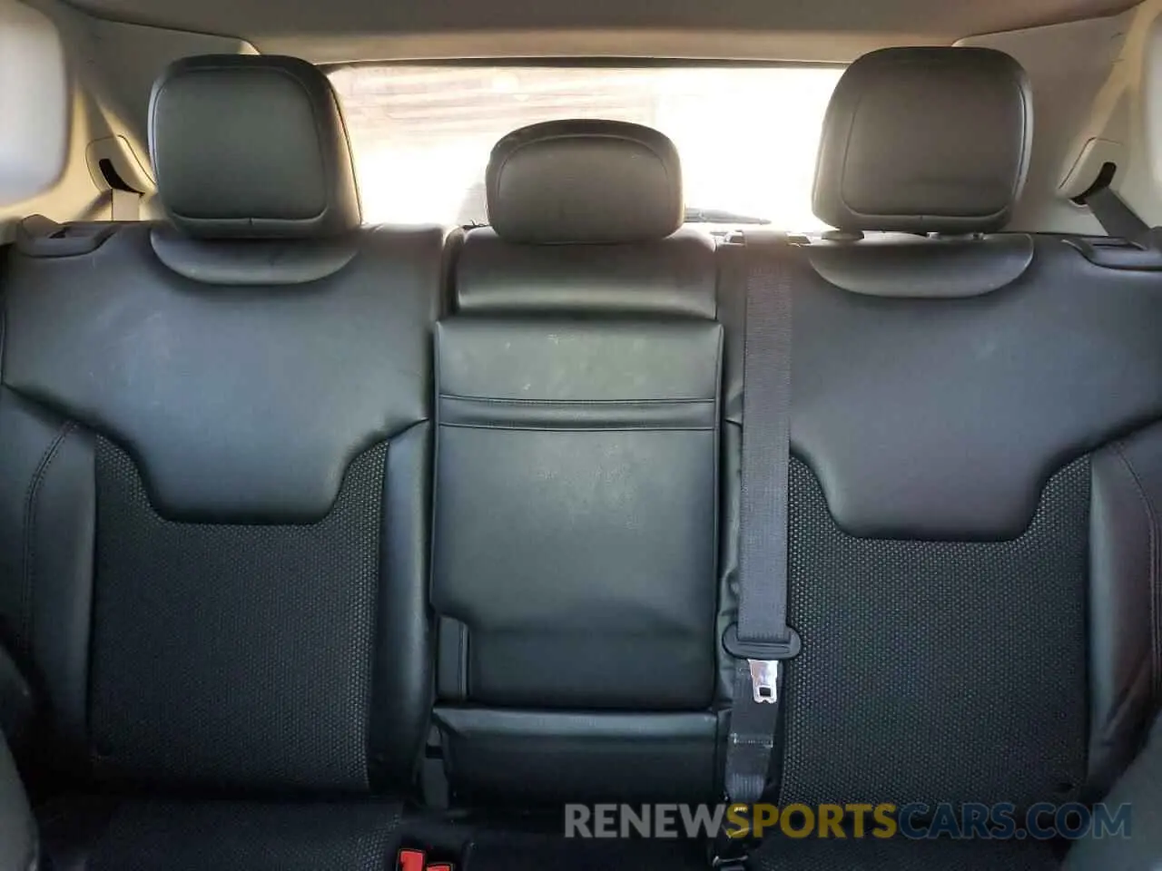 10 Photograph of a damaged car 3C4NJDDBXKT722037 JEEP COMPASS 2019