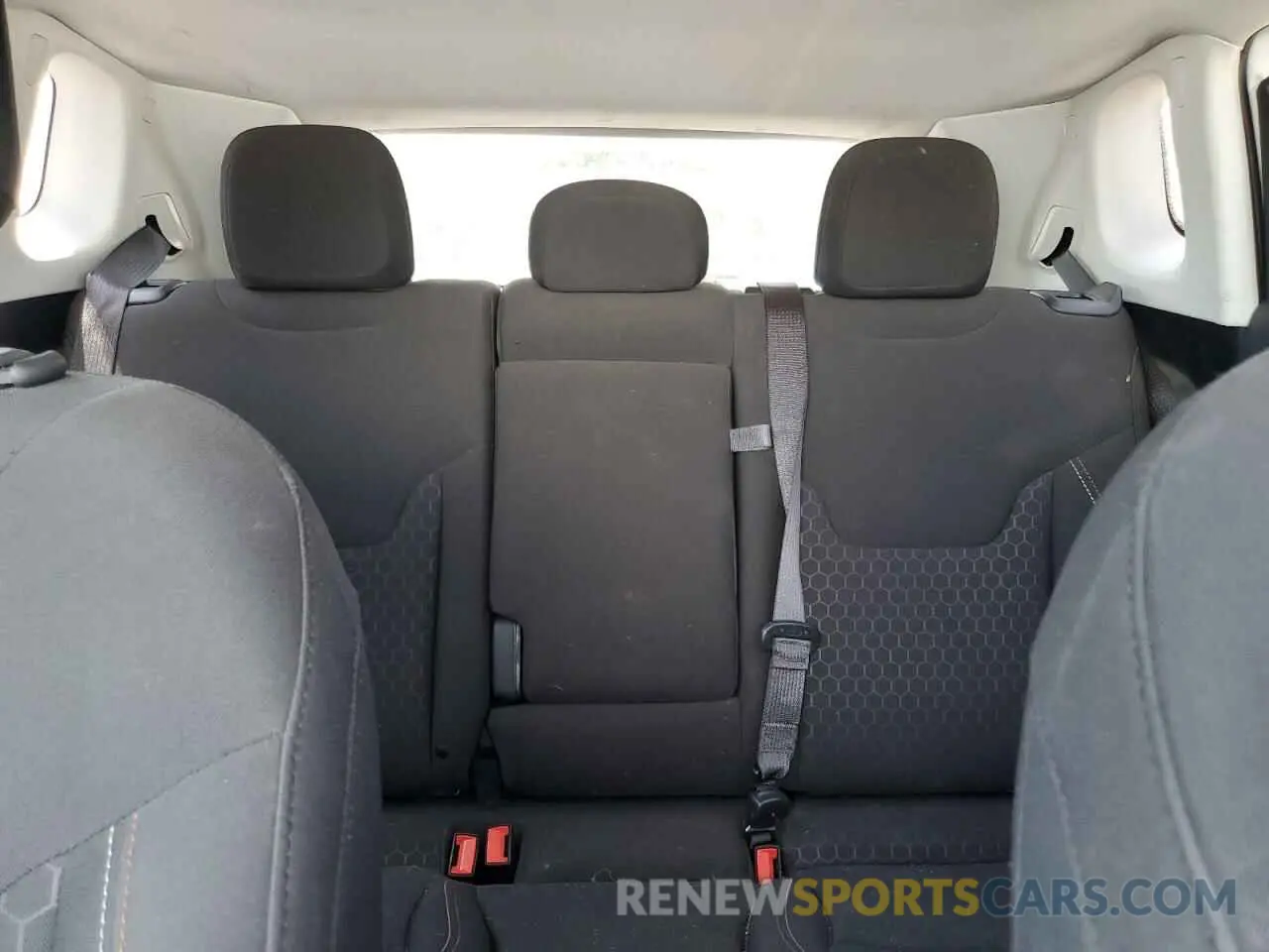 10 Photograph of a damaged car 3C4NJCAB7LT256955 JEEP COMPASS 2020