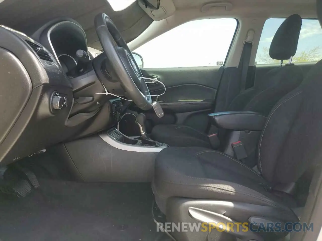 7 Фотография поврежденного автомобиля 3C4NJCAB9LT147655 JEEP COMPASS 2020