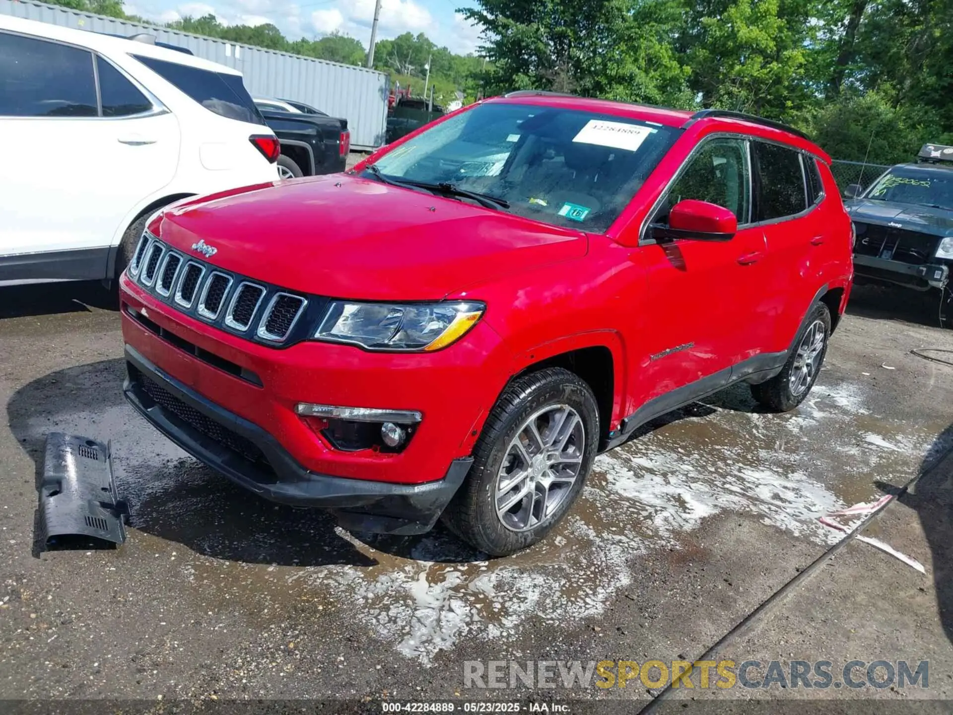 2 Photograph of a damaged car 3C4NJCBB2LT205894 JEEP COMPASS 2020