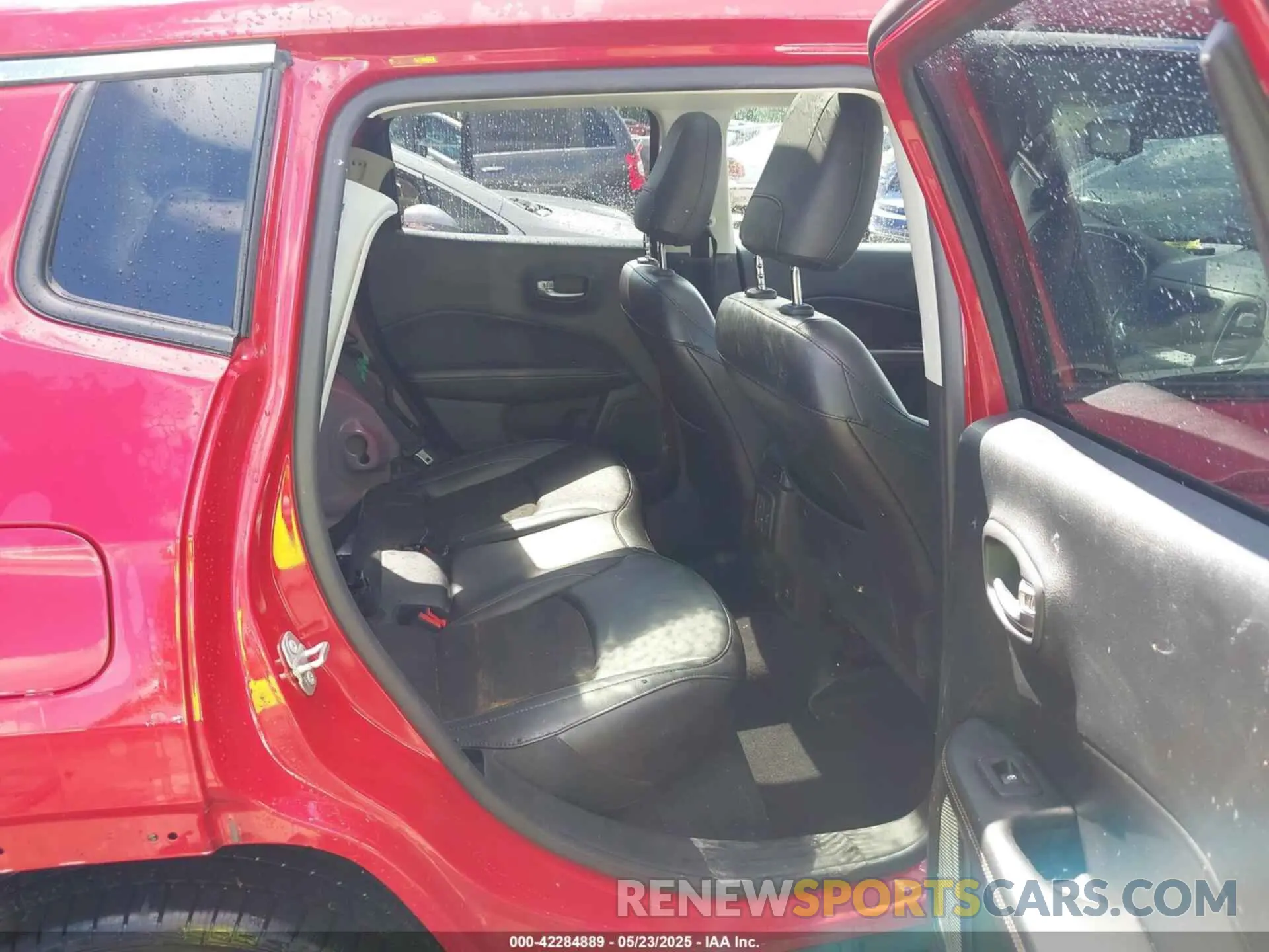 8 Photograph of a damaged car 3C4NJCBB2LT205894 JEEP COMPASS 2020