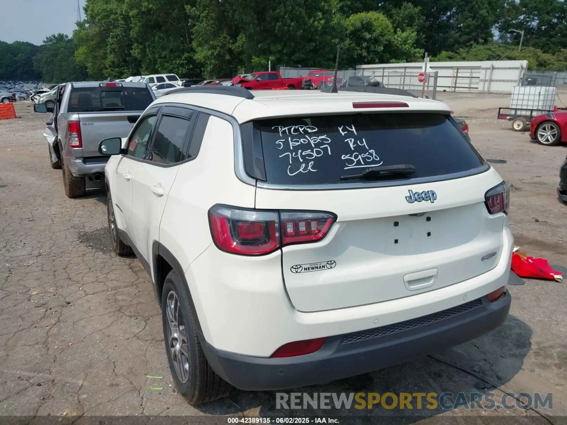 3 Photograph of a damaged car 3C4NJCBB2LT205958 JEEP COMPASS 2020