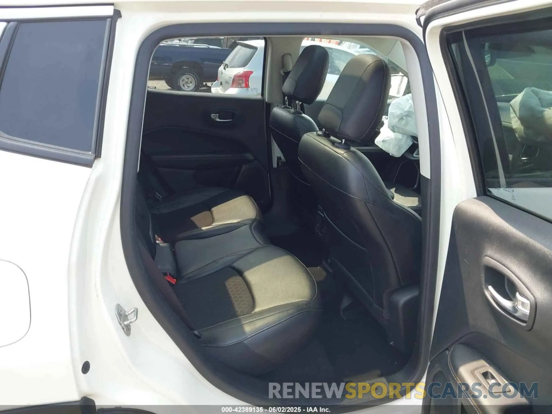 8 Photograph of a damaged car 3C4NJCBB2LT205958 JEEP COMPASS 2020