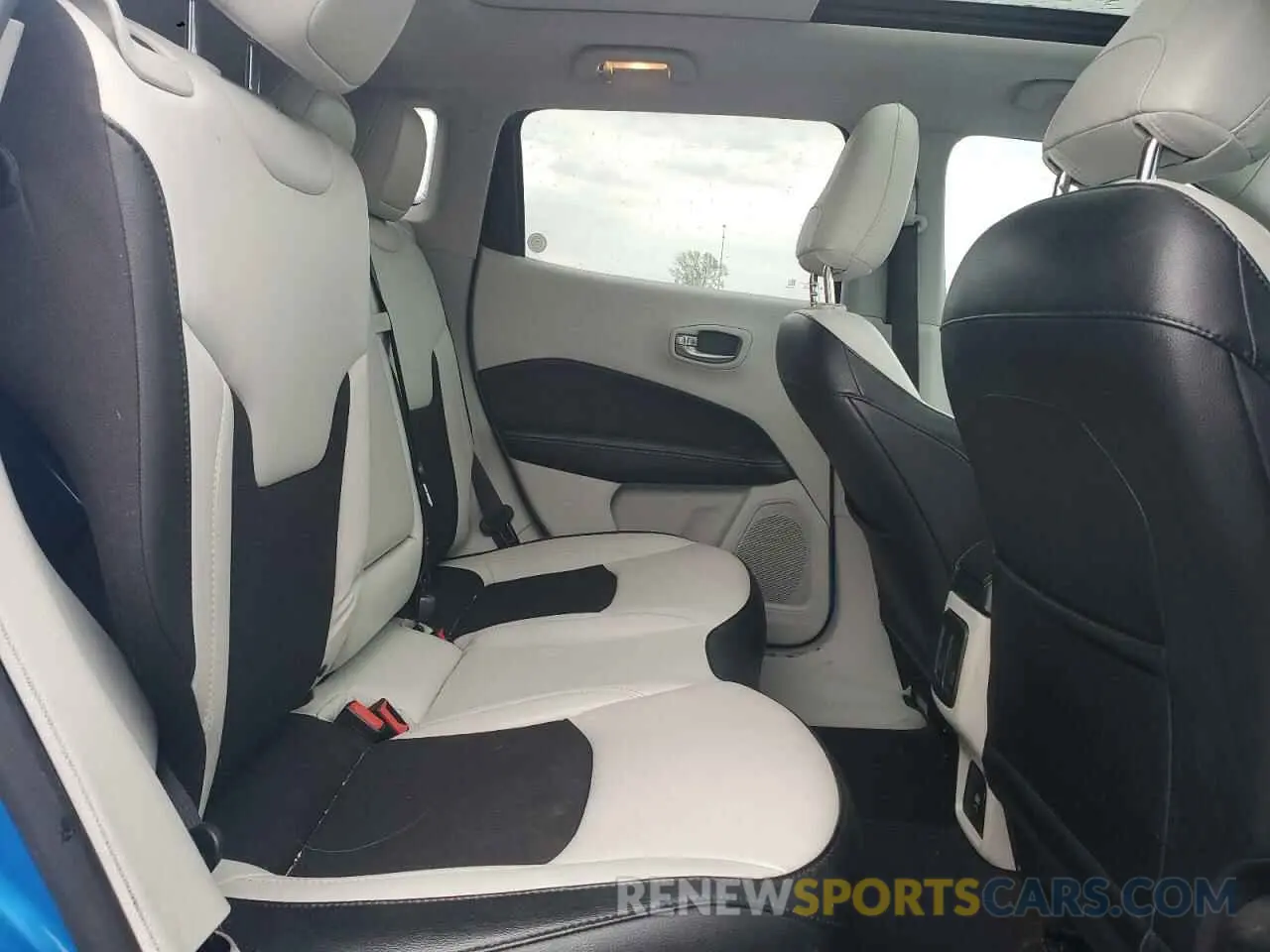 11 Photograph of a damaged car 3C4NJCBB3LT258572 JEEP COMPASS 2020