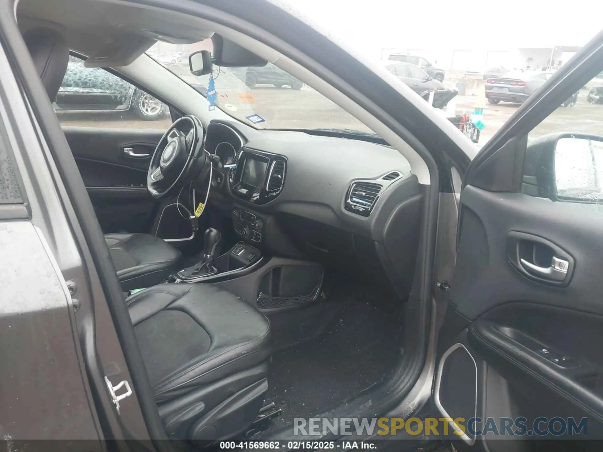 5 Photograph of a damaged car 3C4NJCBB5LT105255 JEEP COMPASS 2020