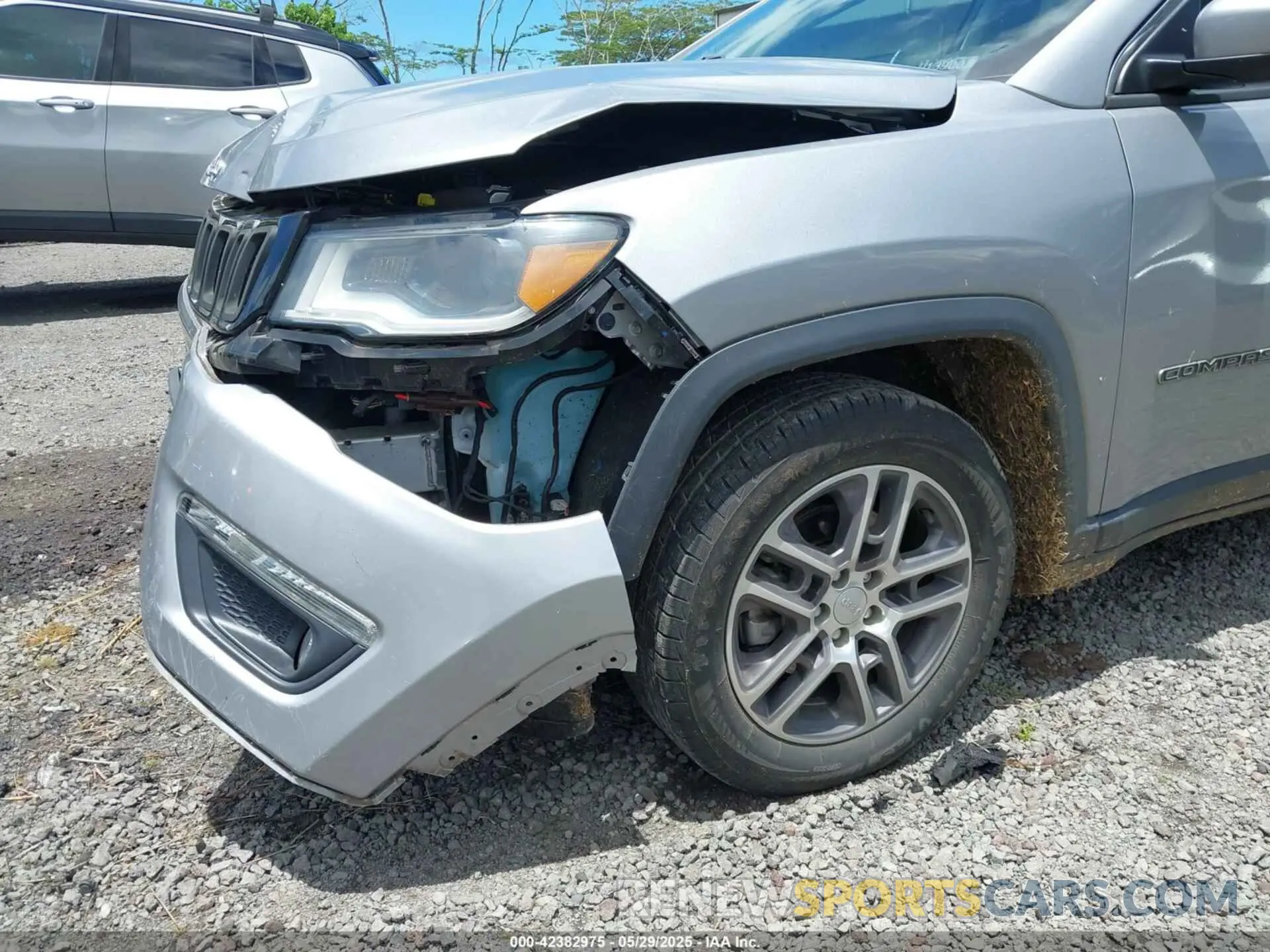 17 Photograph of a damaged car 3C4NJCBB5LT247010 JEEP COMPASS 2020