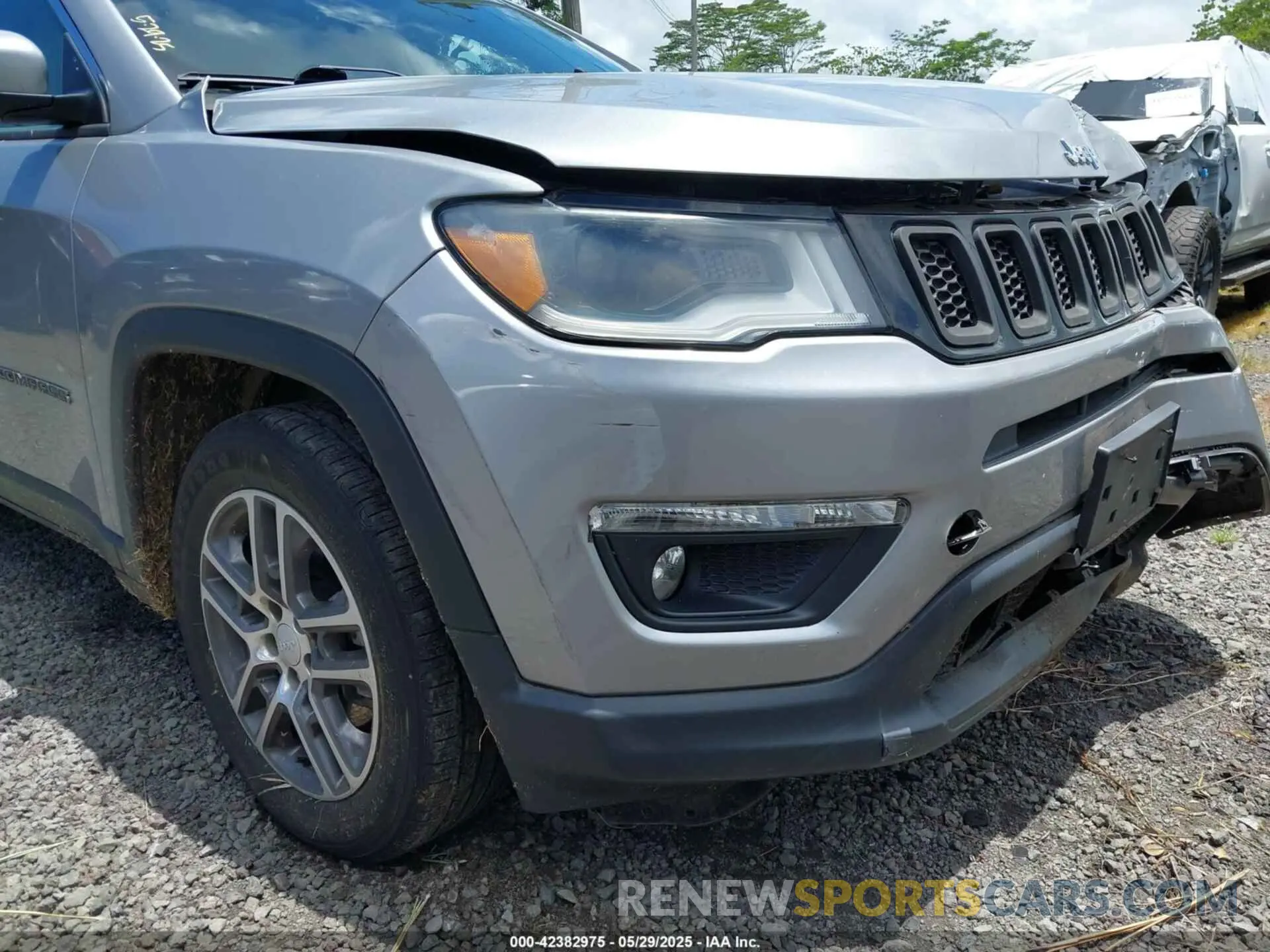 18 Photograph of a damaged car 3C4NJCBB5LT247010 JEEP COMPASS 2020